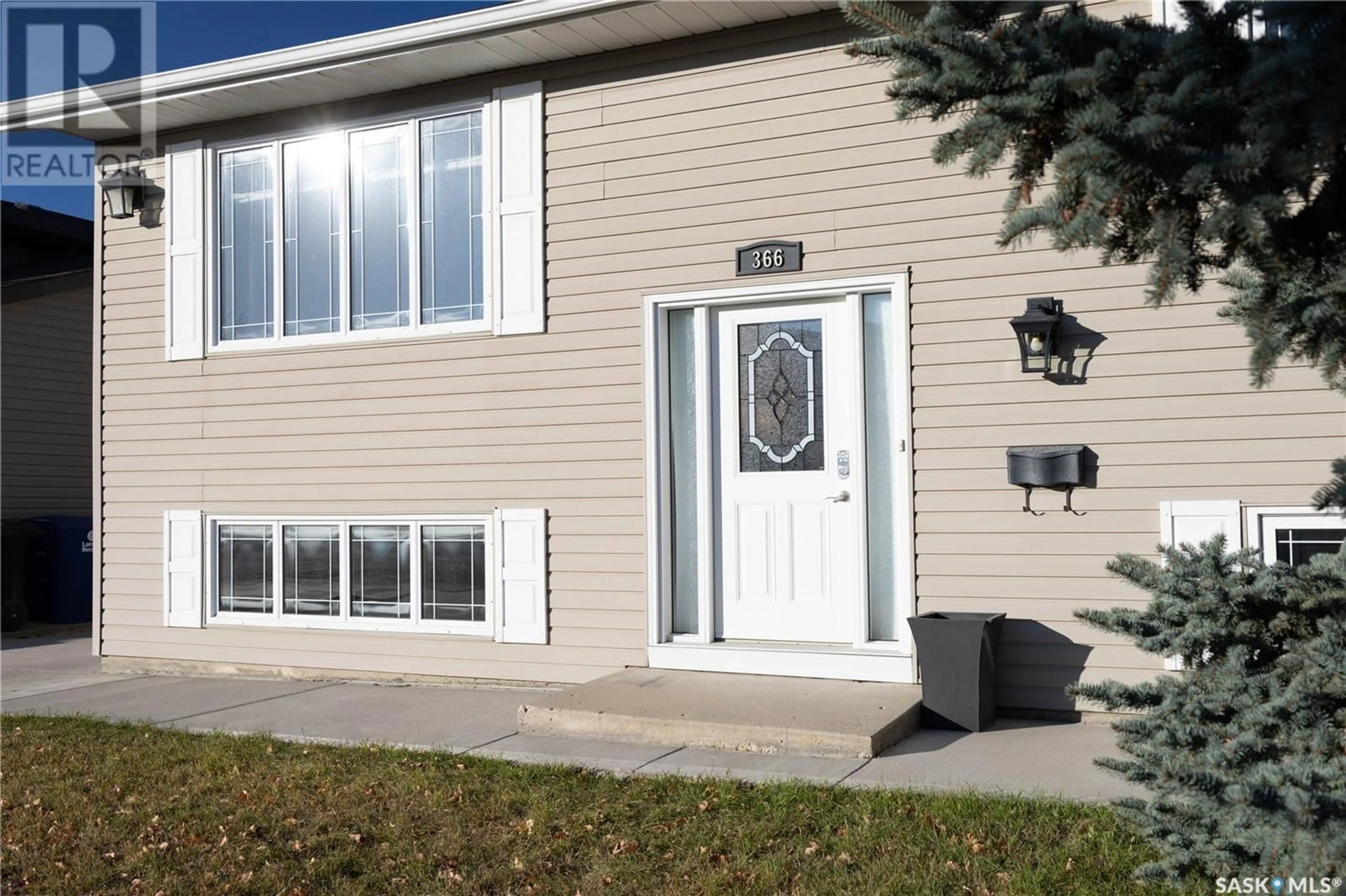 A pic from exterior of the house or condo, the front or back of building for 366 Allegretto CRESCENT, Saskatoon Saskatchewan S7K6R5