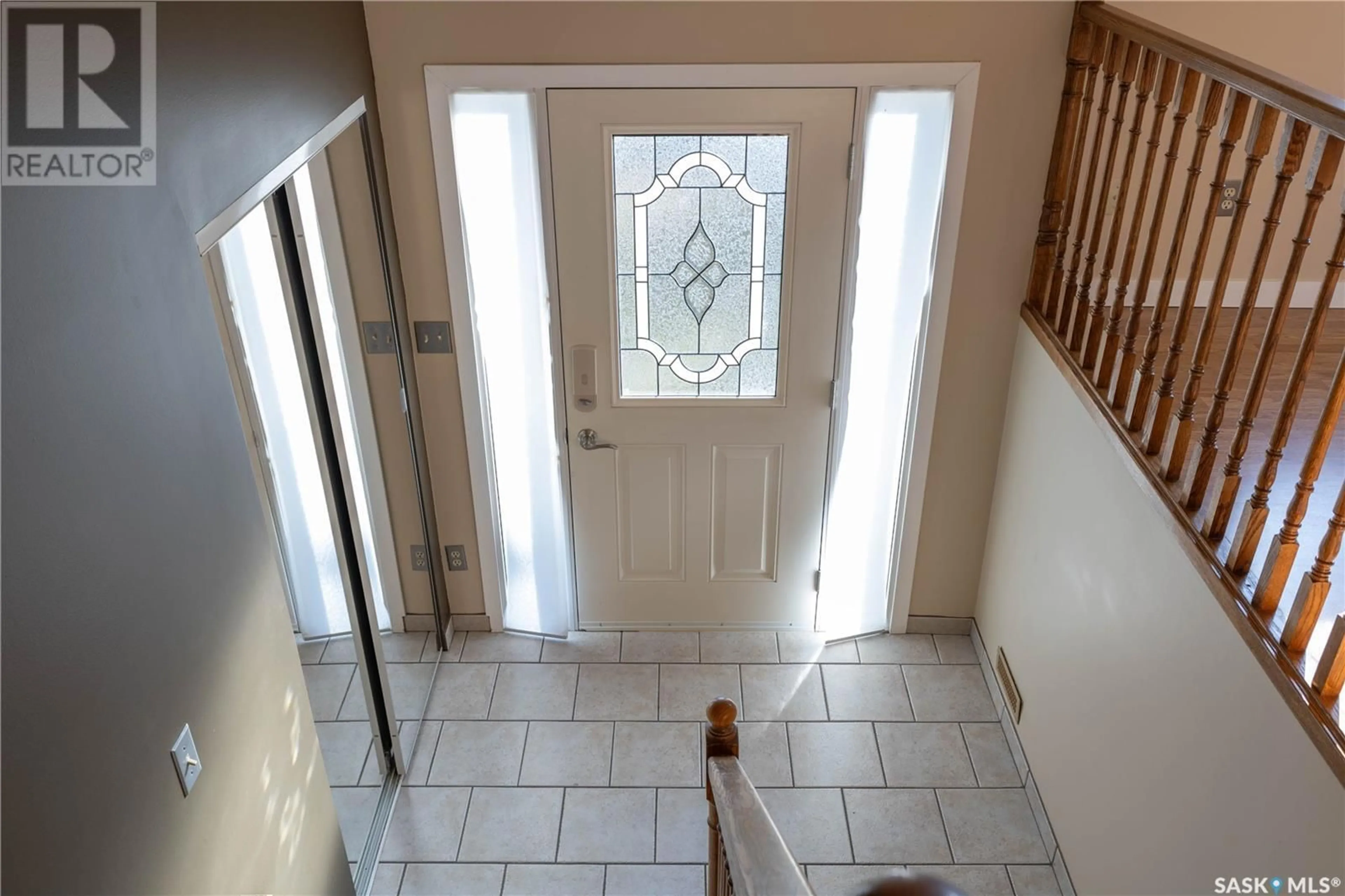 Indoor entryway, wood floors for 366 Allegretto CRESCENT, Saskatoon Saskatchewan S7K6R5