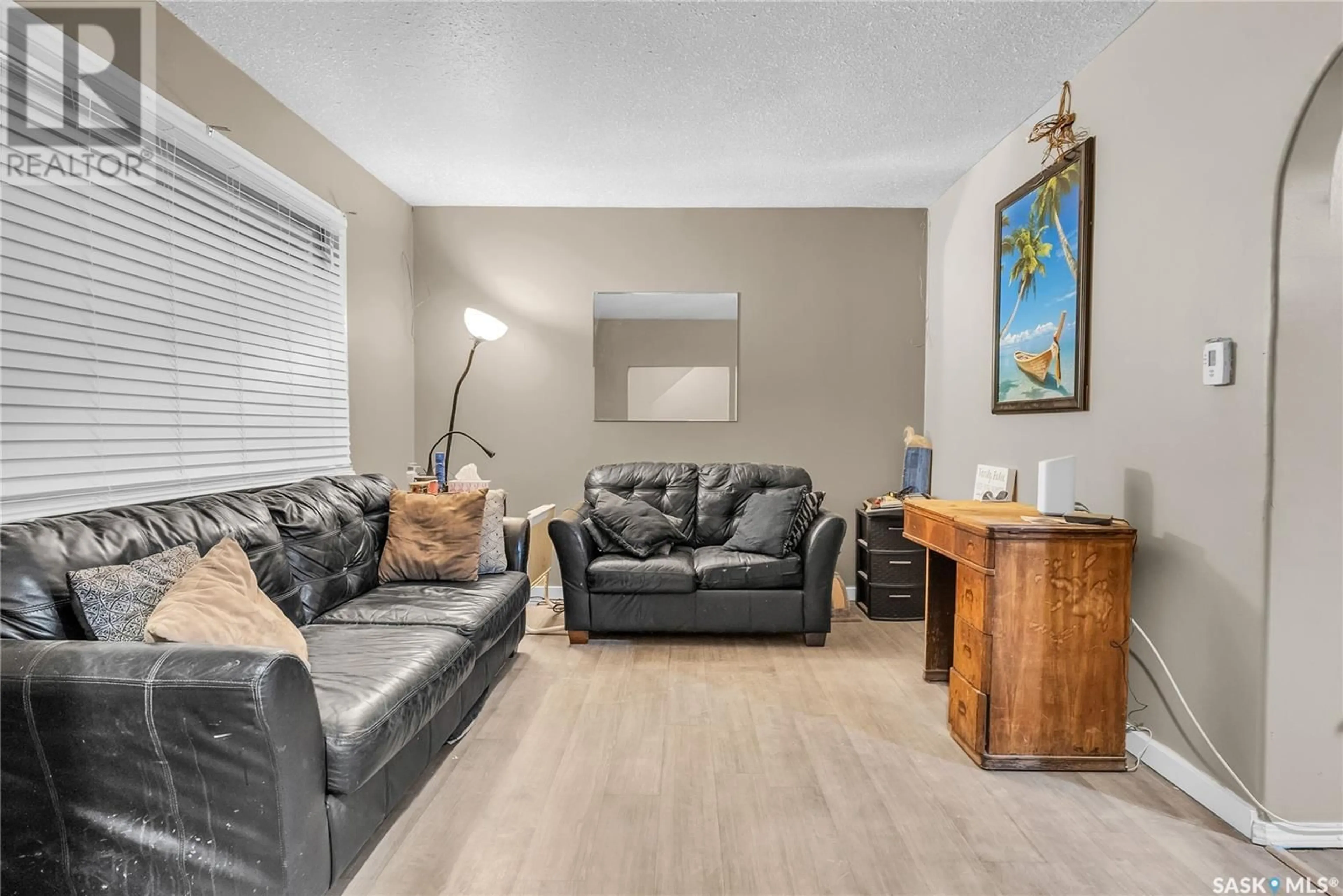 Living room, wood floors for 430 I AVENUE S, Saskatoon Saskatchewan S7M1Y4