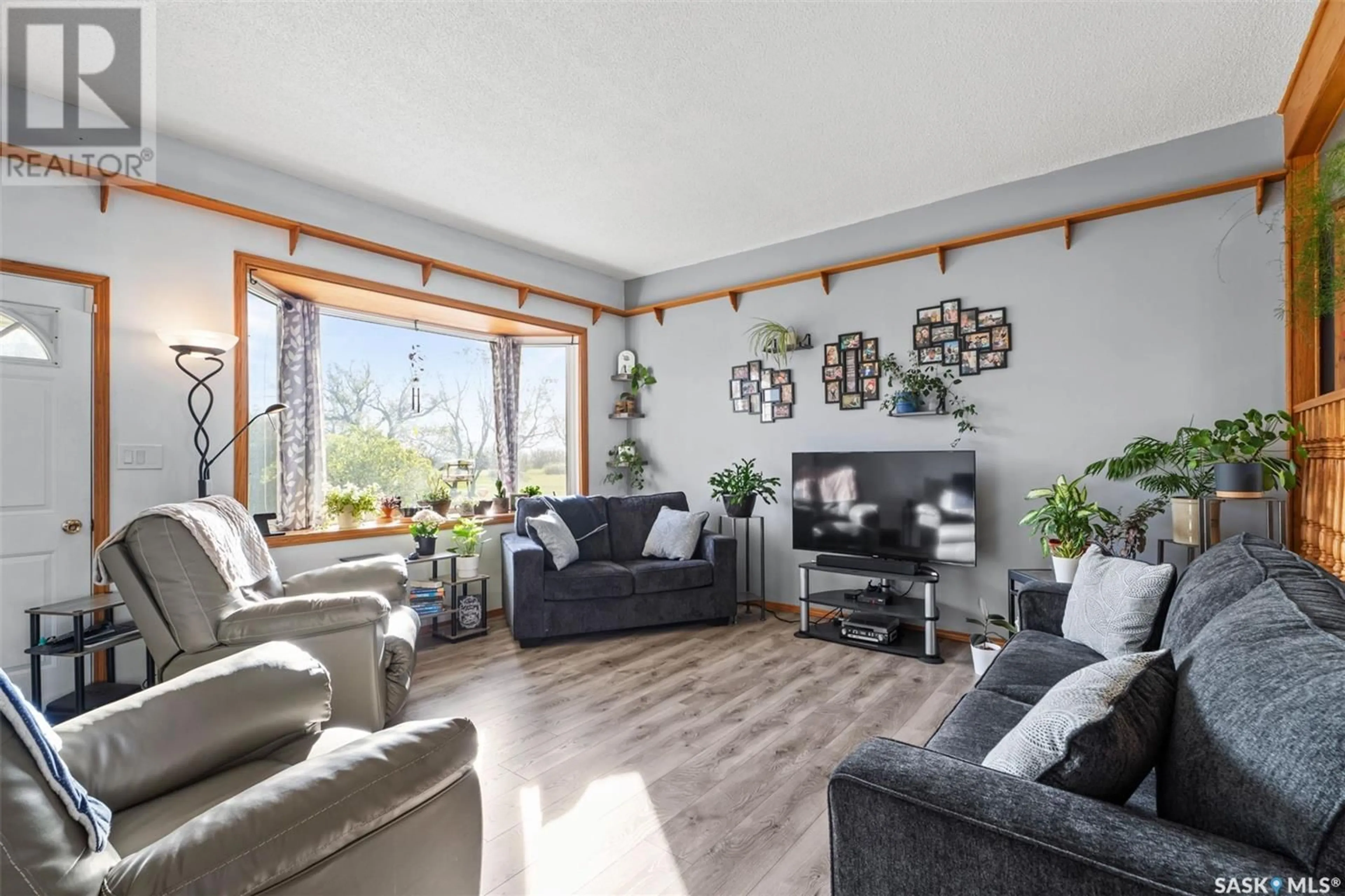 Living room, wood floors for Nagy Acreage, Grant Rm No. 372 Saskatchewan S0K0A0