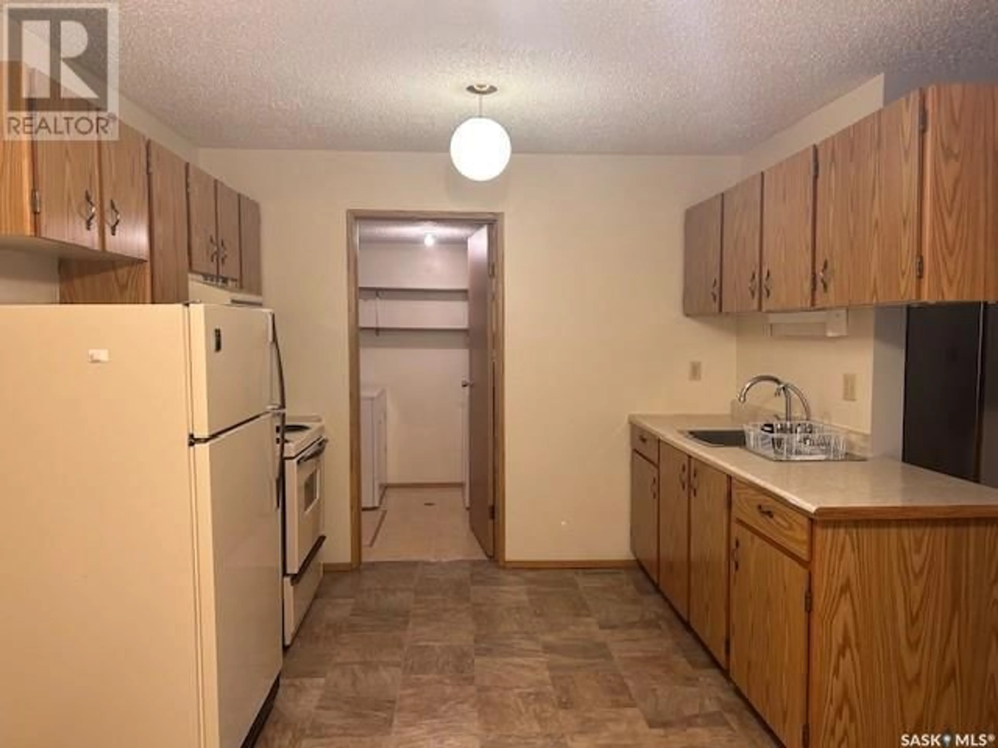 Standard kitchen, unknown floor for 398 Cedar Meadow DRIVE, Regina Saskatchewan S4X3E6