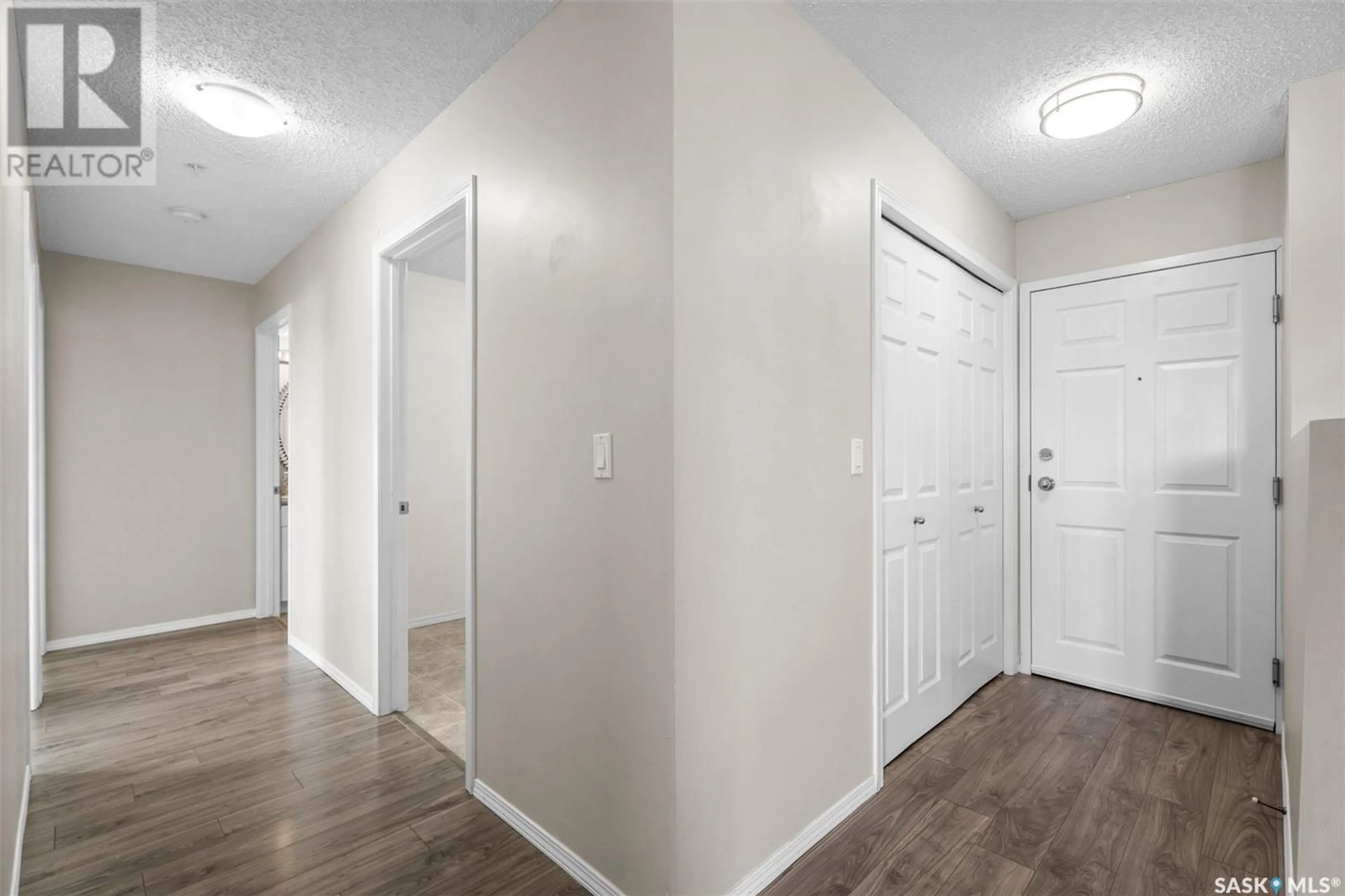 Indoor entryway, not visible floor for 111 303 Lowe ROAD, Saskatoon Saskatchewan S7S1P2