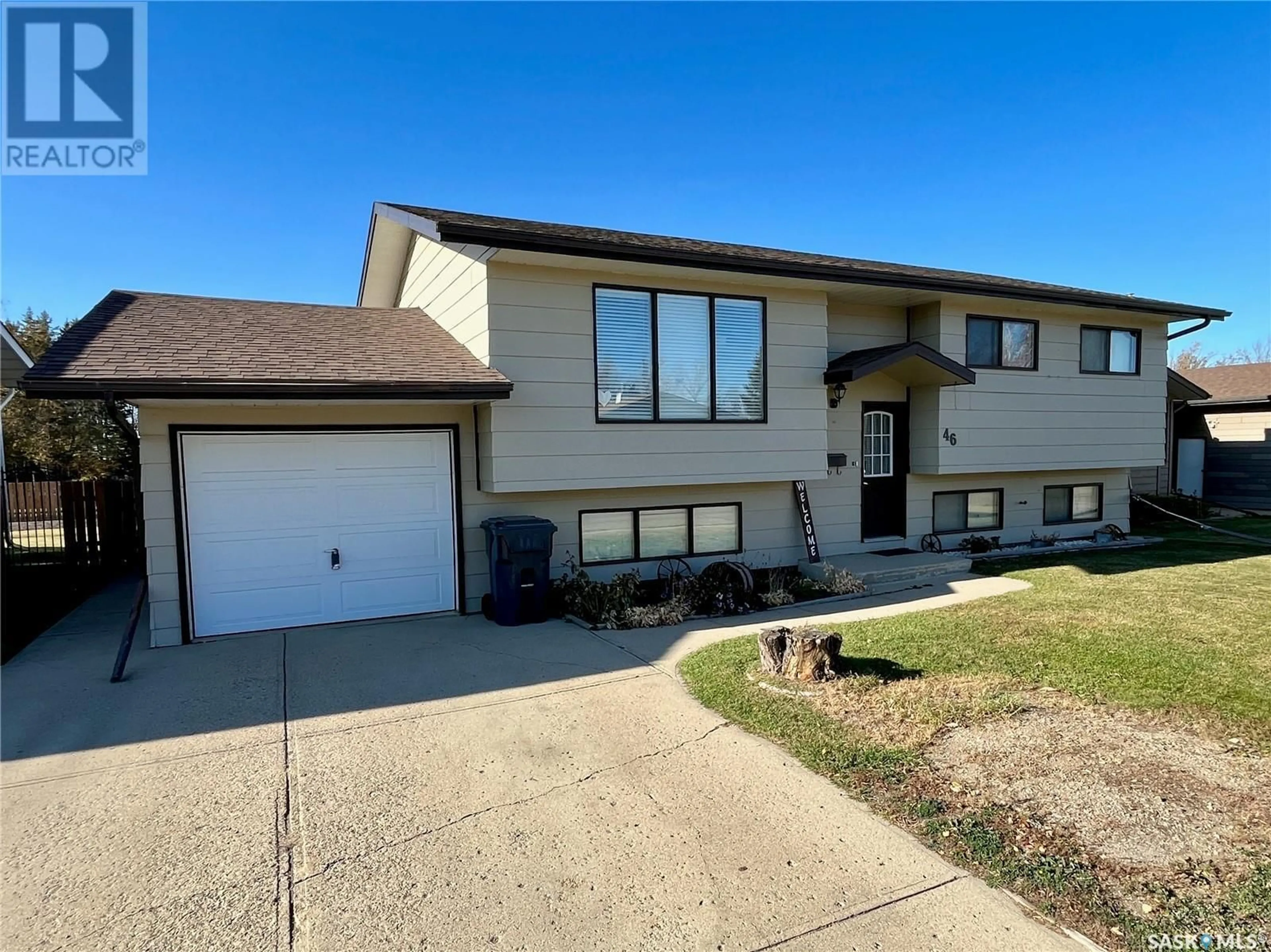 Frontside or backside of a home, the street view for 46 Langrill DRIVE, Yorkton Saskatchewan S3N3M9