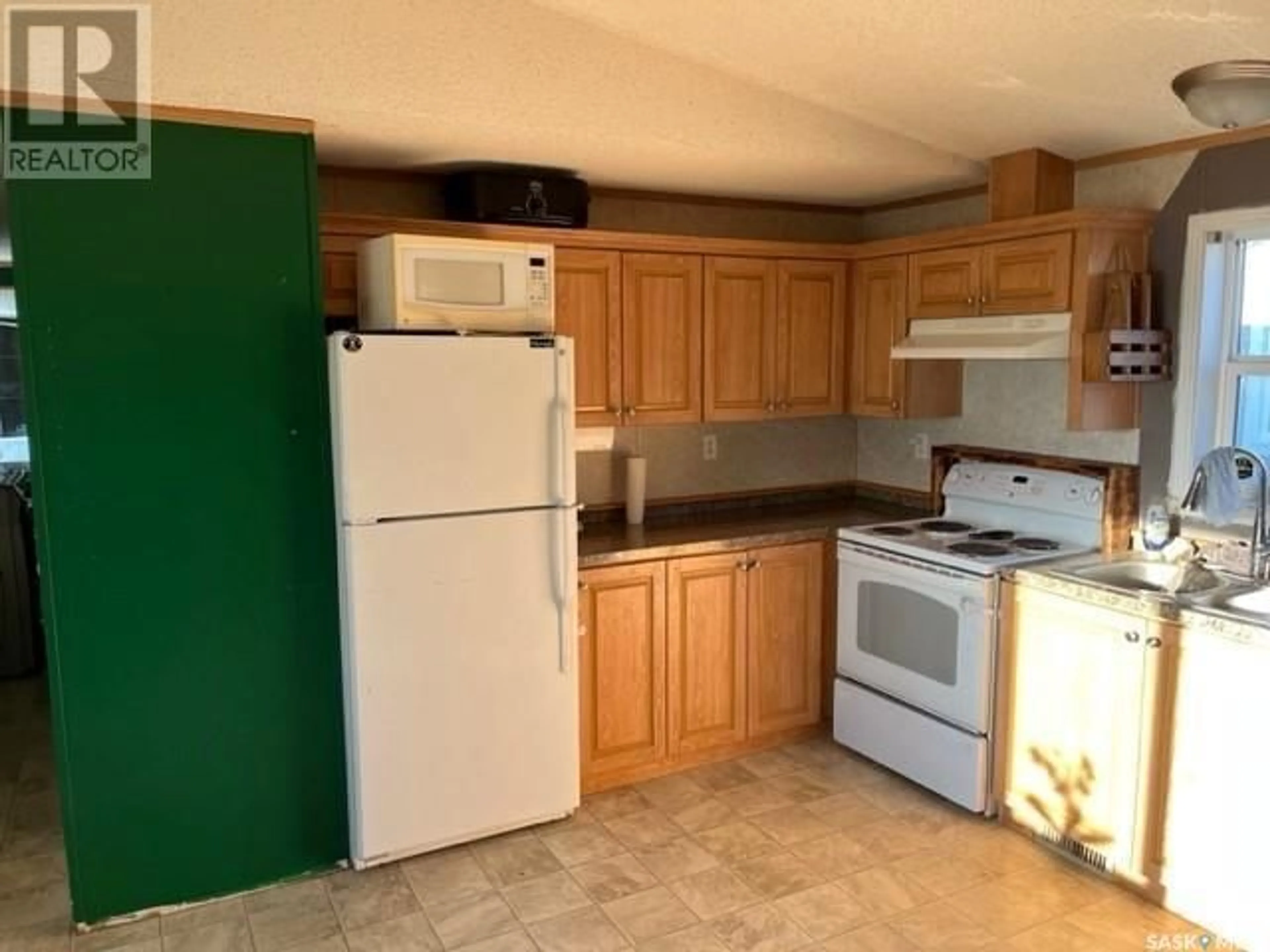 Standard kitchen, cottage for 205 2nd STREET E, Meota Saskatchewan S0M1X0