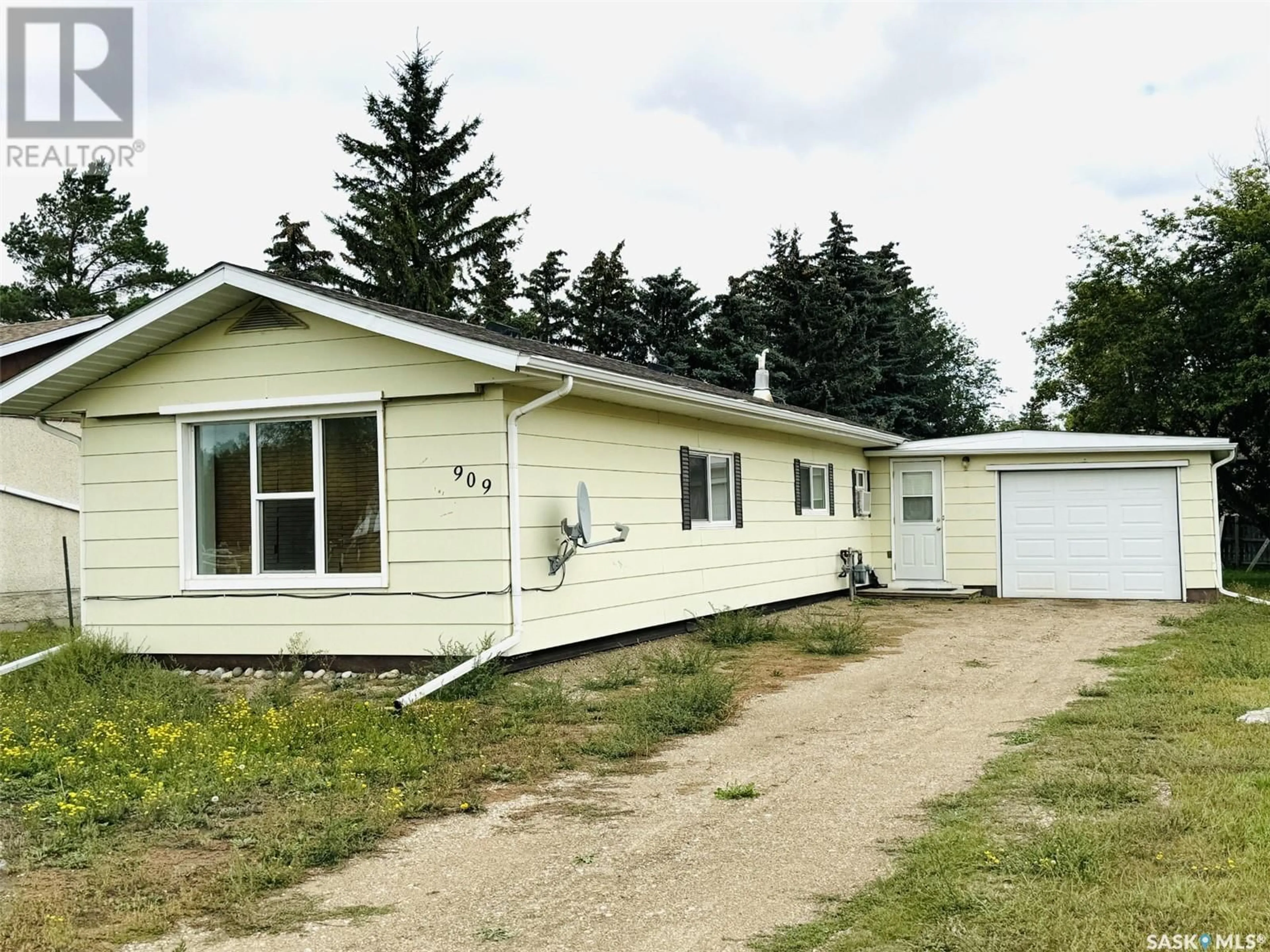 Frontside or backside of a home, cottage for 909 9th STREET, Perdue Saskatchewan S0K3C0