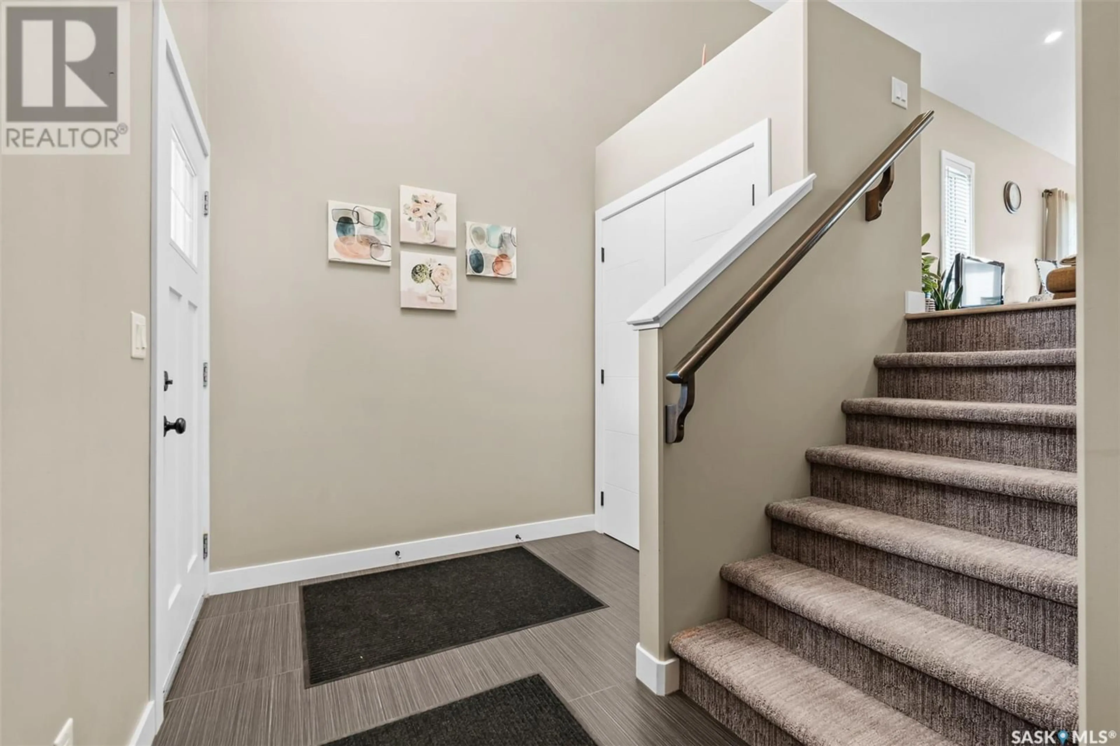 Indoor entryway, carpet floors for 230 Newton LINK, Saskatoon Saskatchewan S7V0M8