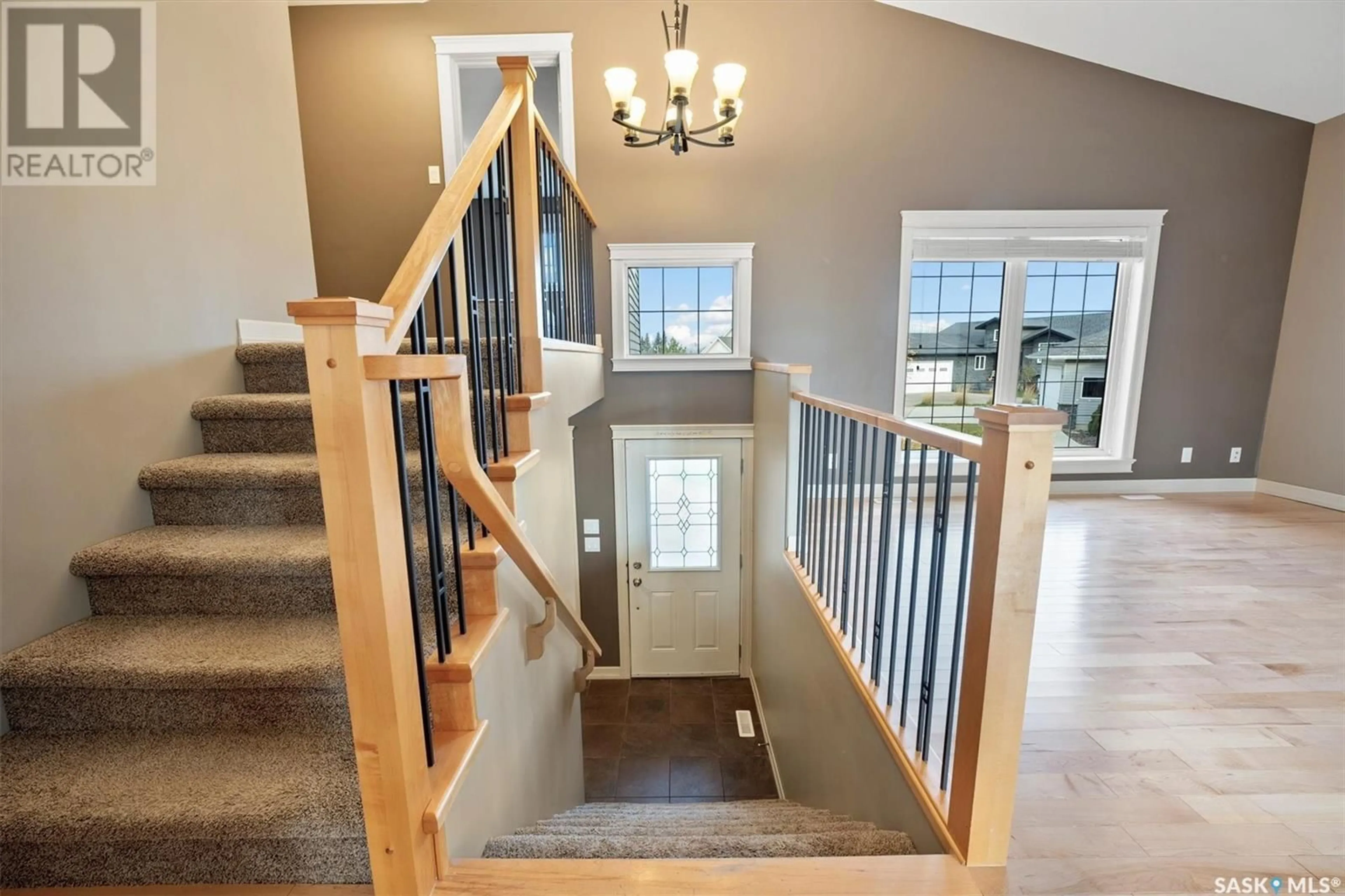 Indoor entryway, wood floors for 102 Balman COURT, Waldheim Saskatchewan S0K4R0