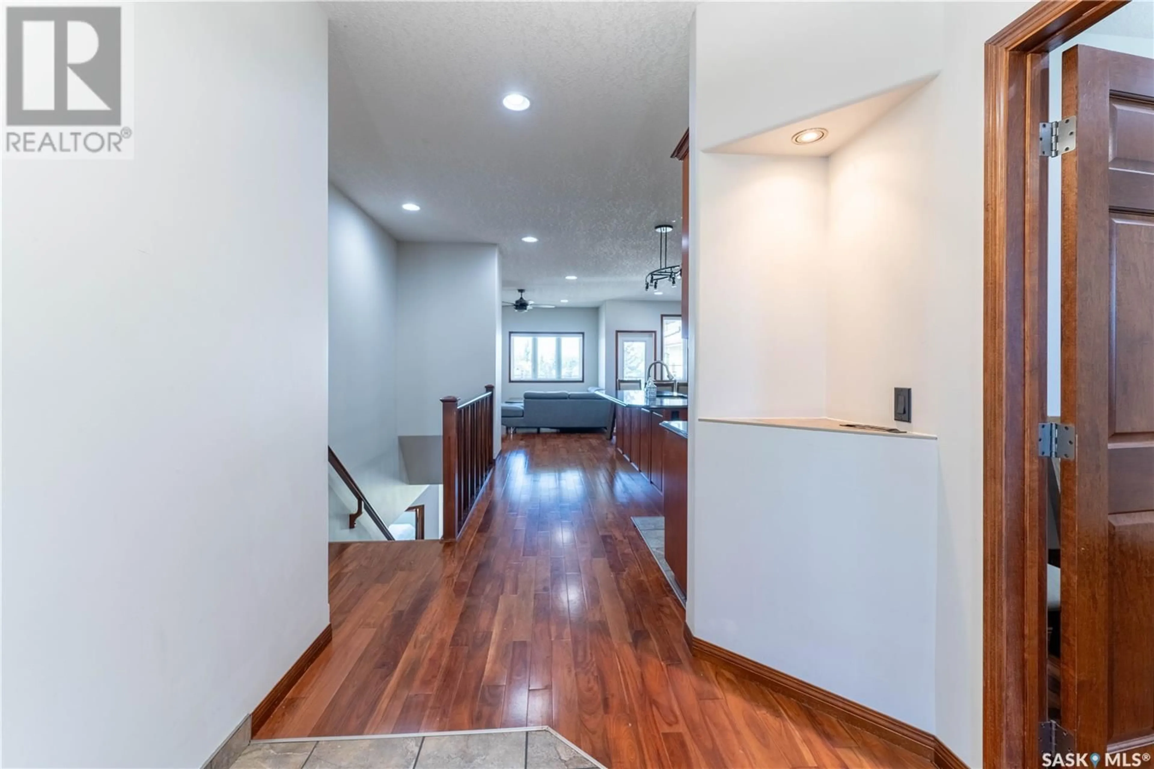 Indoor foyer, wood floors for 206 Muzyka ROAD, Saskatoon Saskatchewan S7W0G9