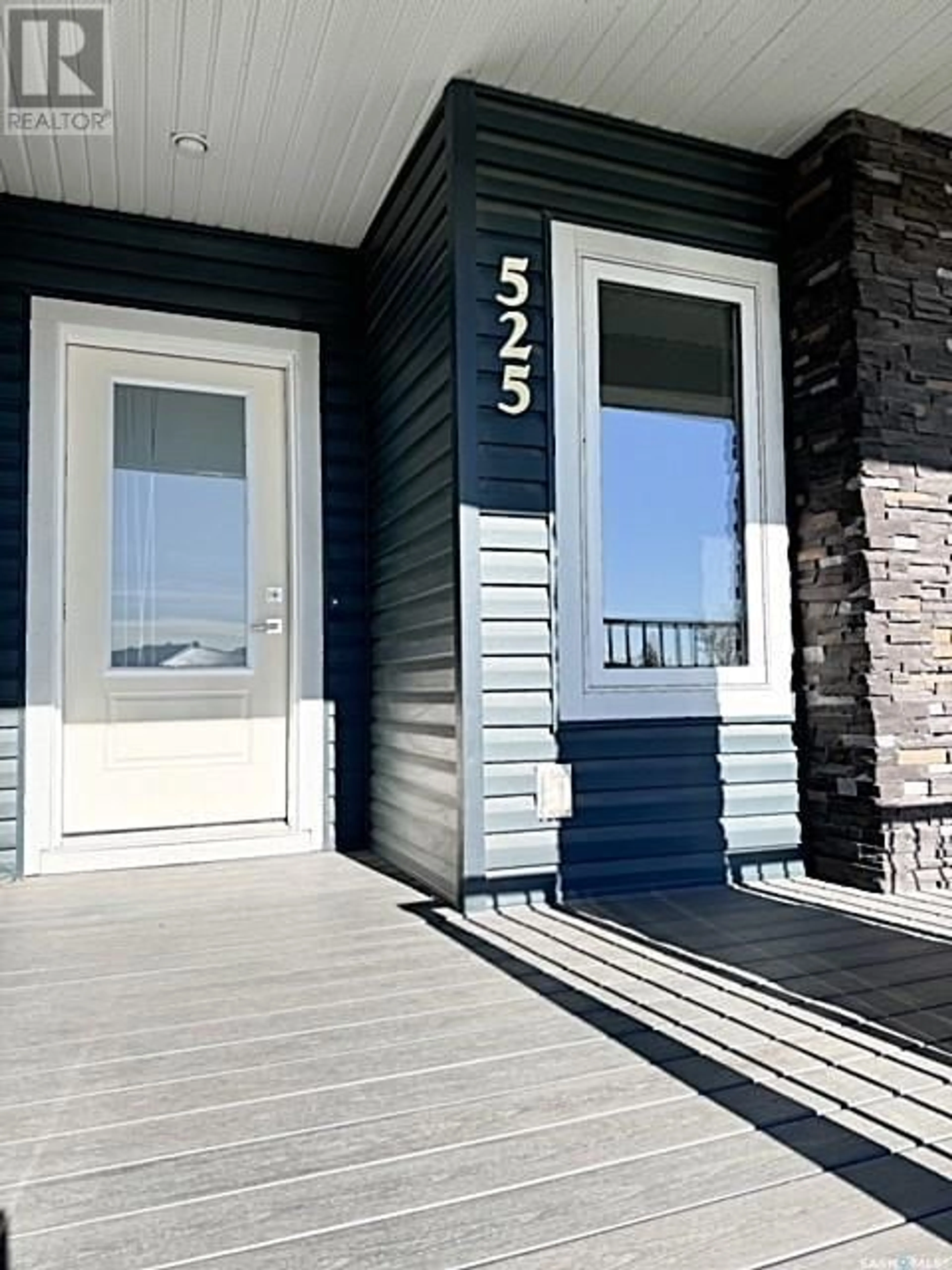 Home with vinyl exterior material for 525 Douglas DRIVE, Swift Current Saskatchewan S9H5R6