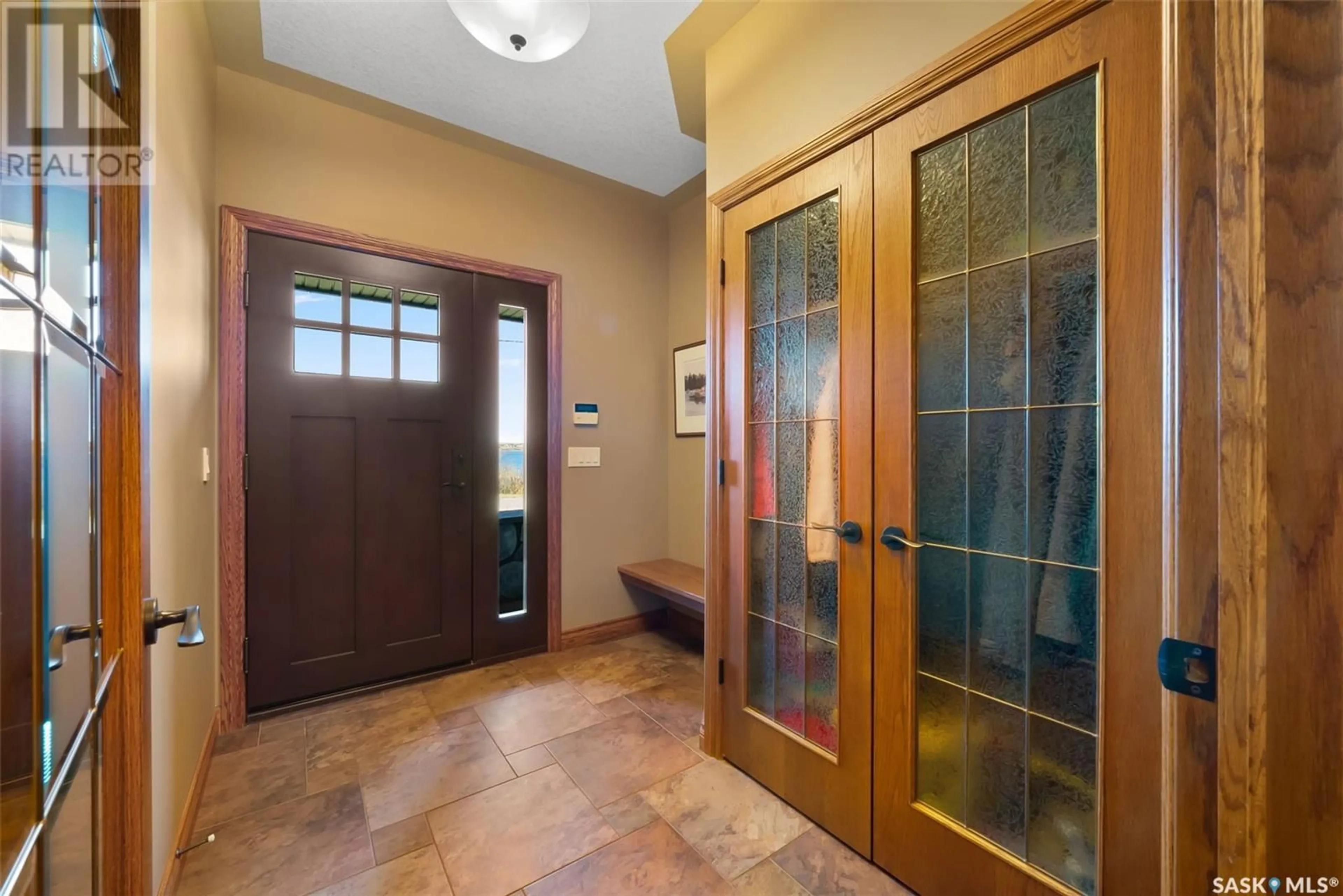 Indoor entryway, wood floors for 612 GREEN AVENUE, Regina Beach Saskatchewan S0G4C0