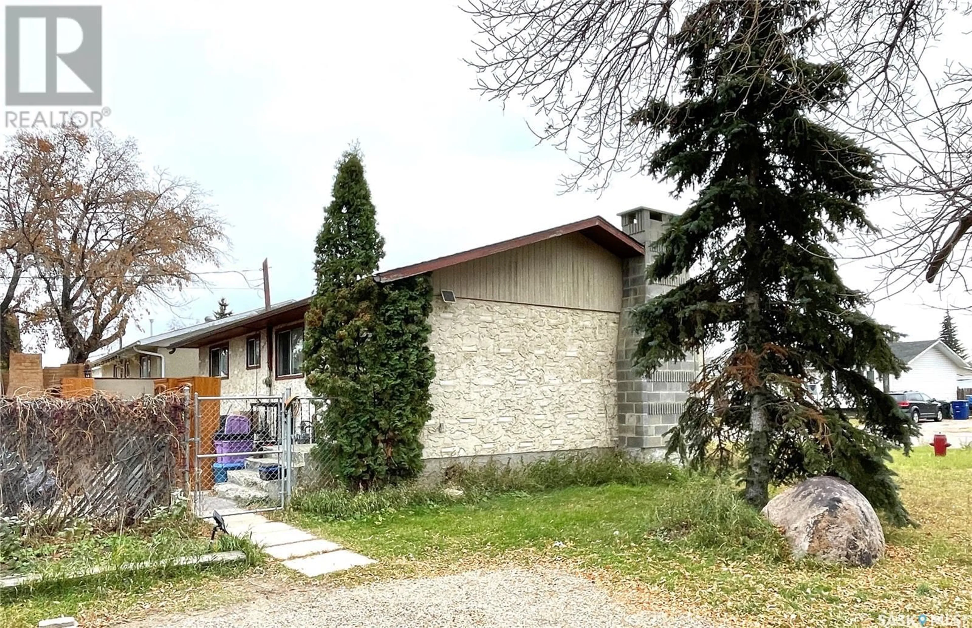 A pic from exterior of the house or condo, the front or back of building for 296 20th STREET W, Battleford Saskatchewan S0M0E0