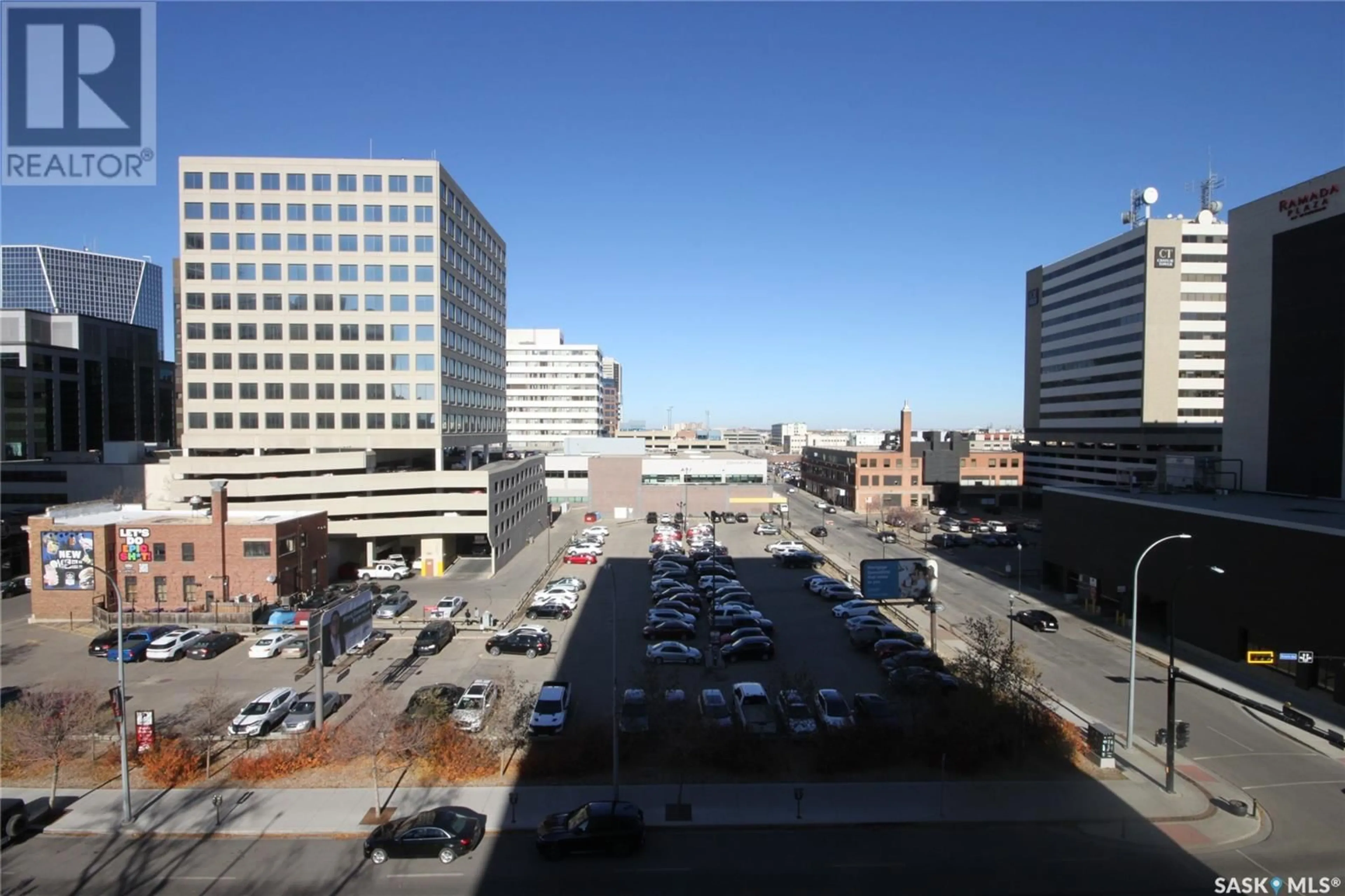 Patio, the view of city buildings for 501 1901 VICTORIA AVENUE, Regina Saskatchewan S4P3R4