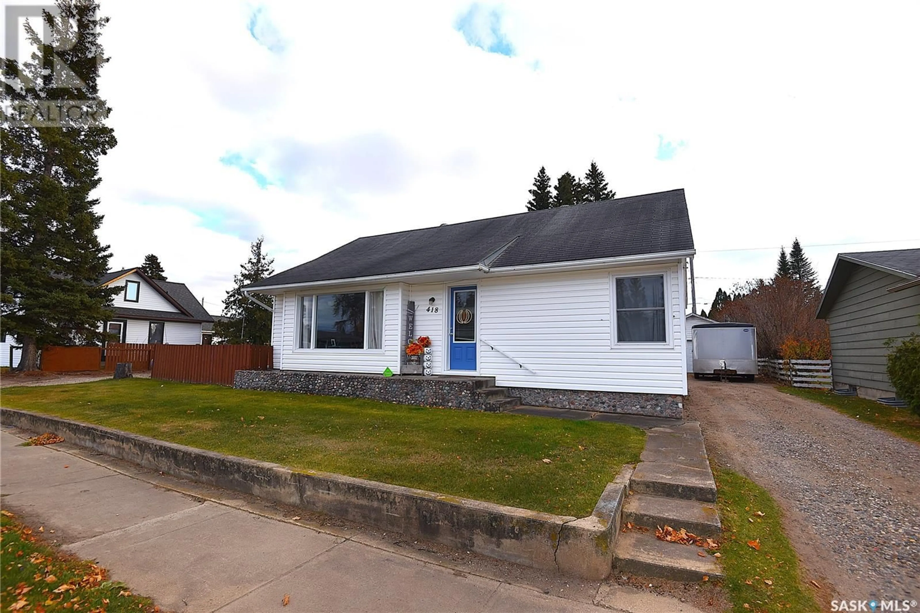 Home with vinyl exterior material, street for 418 7TH AVENUE, Nipawin Saskatchewan S0E1E0