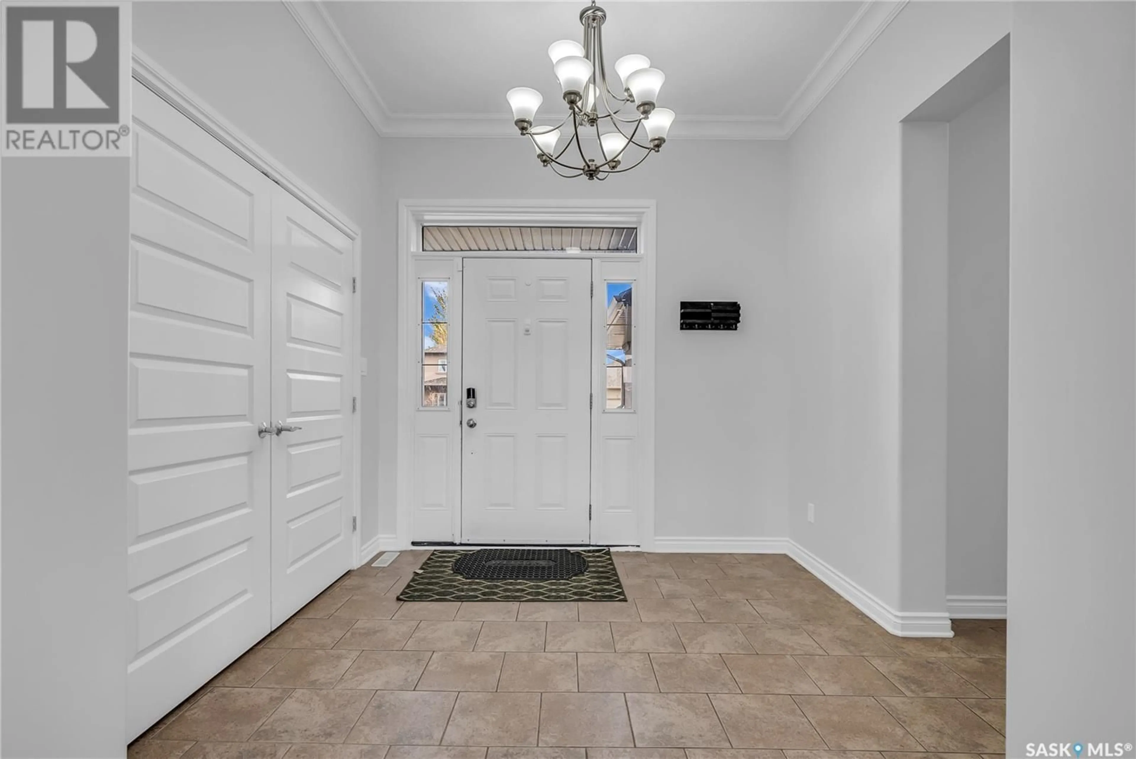 Indoor entryway, wood floors for 363 Thode AVENUE, Saskatoon Saskatchewan S7W1B9