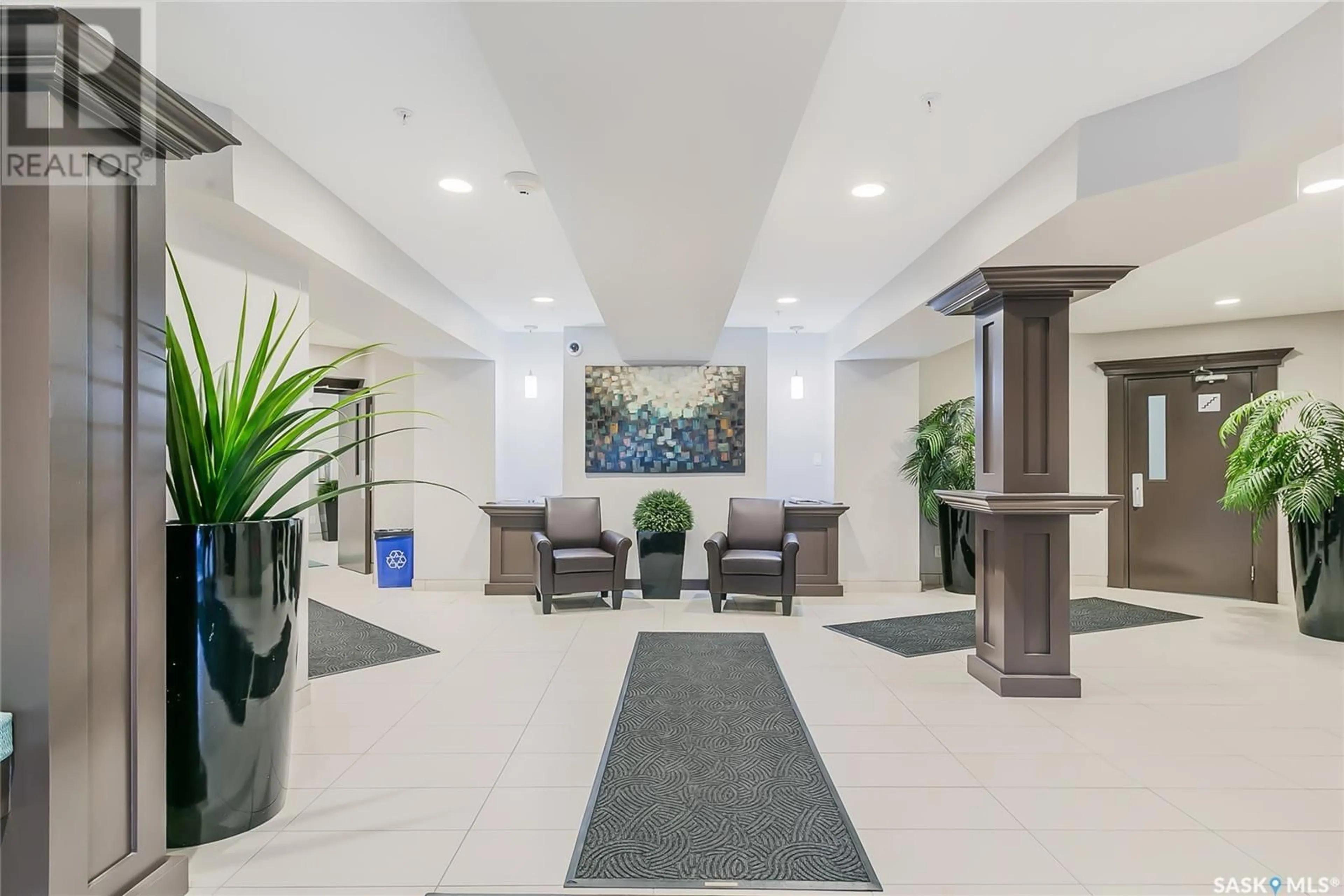 Indoor lobby, ceramic floors for 322 5301 Universal CRESCENT, Regina Saskatchewan S4W0L2