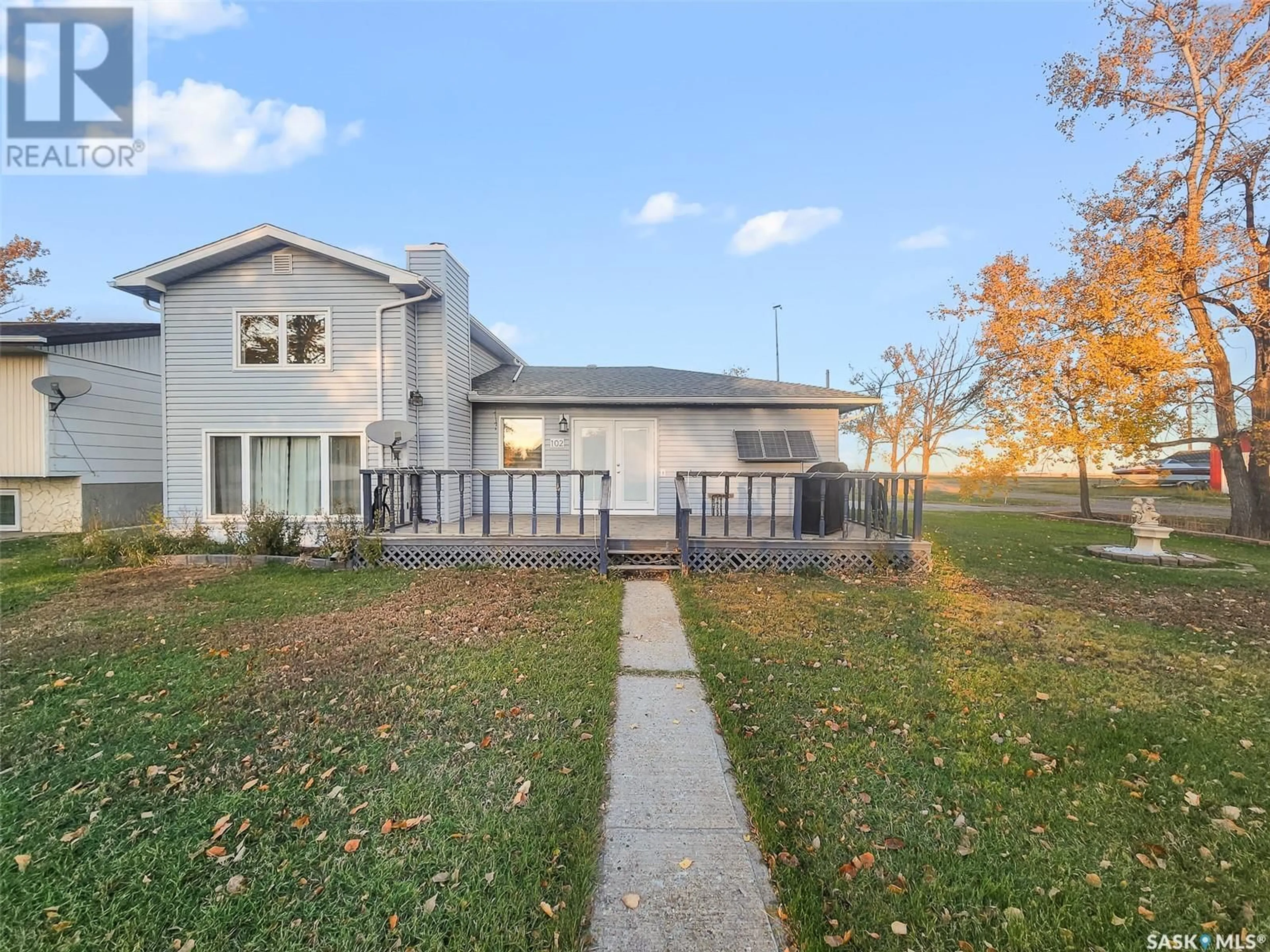 A pic from outside/outdoor area/front of a property/back of a property/a pic from drone, unknown for 102 7TH AVENUE, Central Butte Saskatchewan S0H0T0