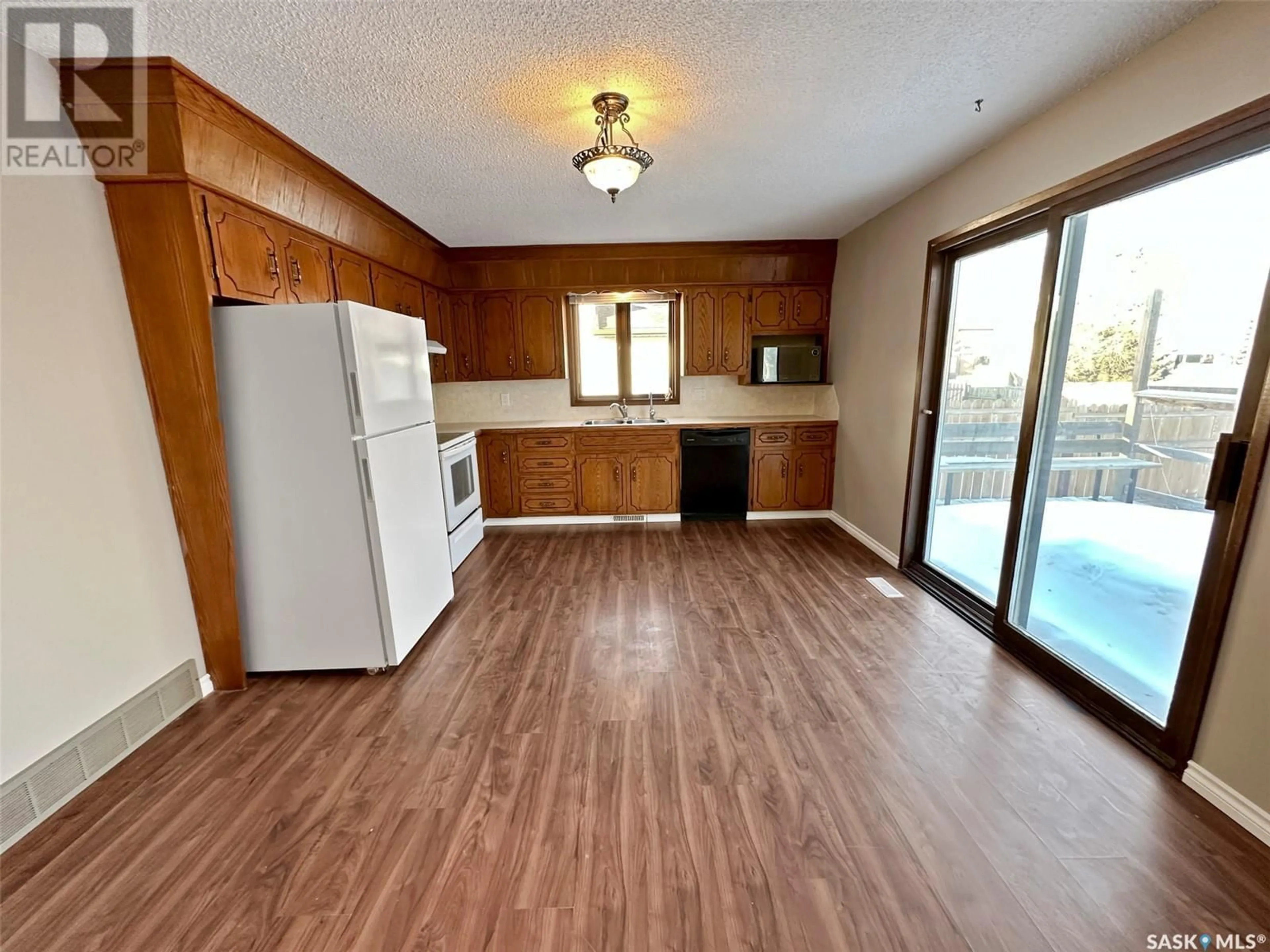 Open concept kitchen for 439 Cowan DRIVE, Swift Current Saskatchewan S9H4S4