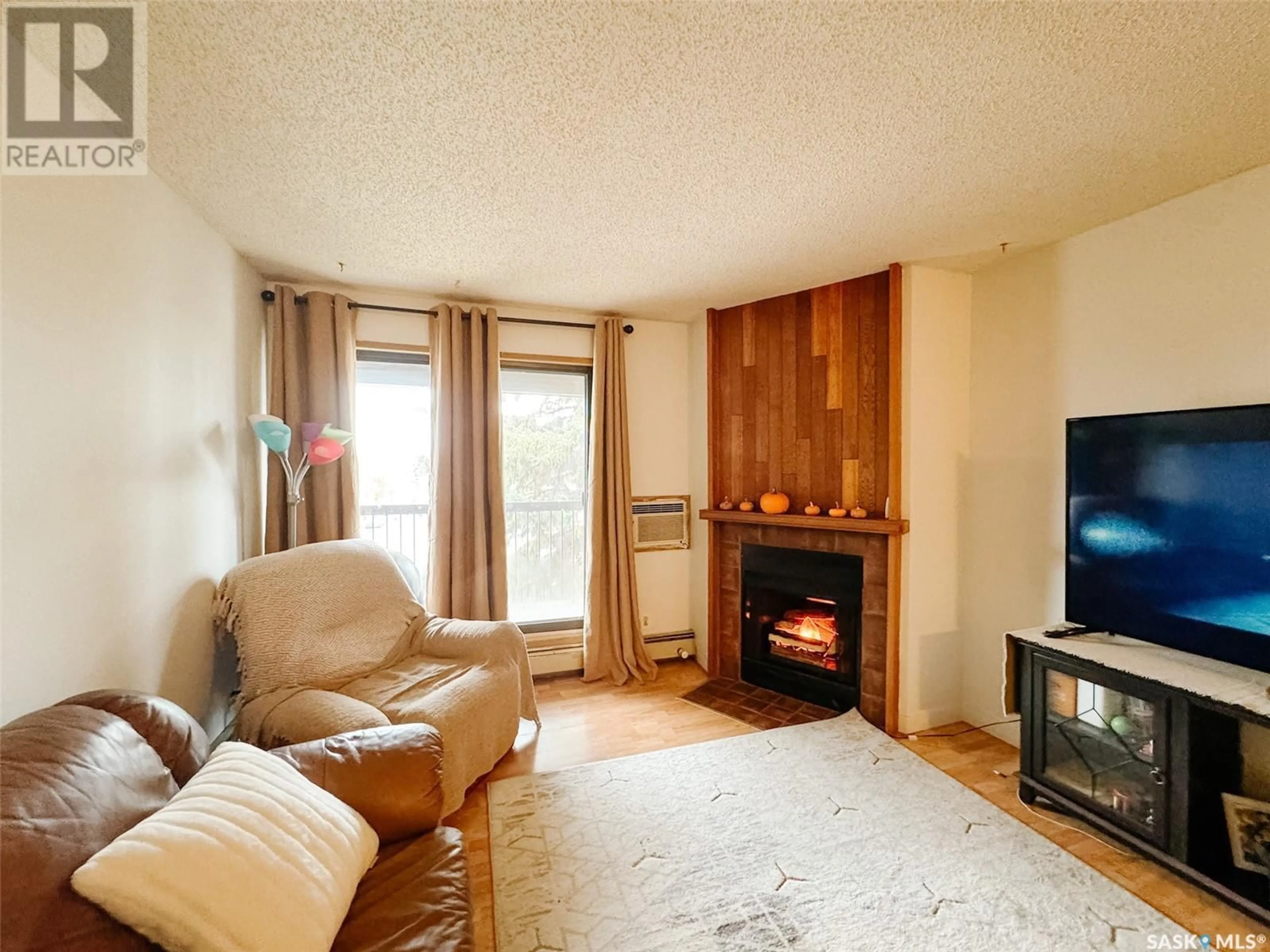 Living room, wood floors for 301 275 Kingsmere BOULEVARD, Saskatoon Saskatchewan S7J4J6