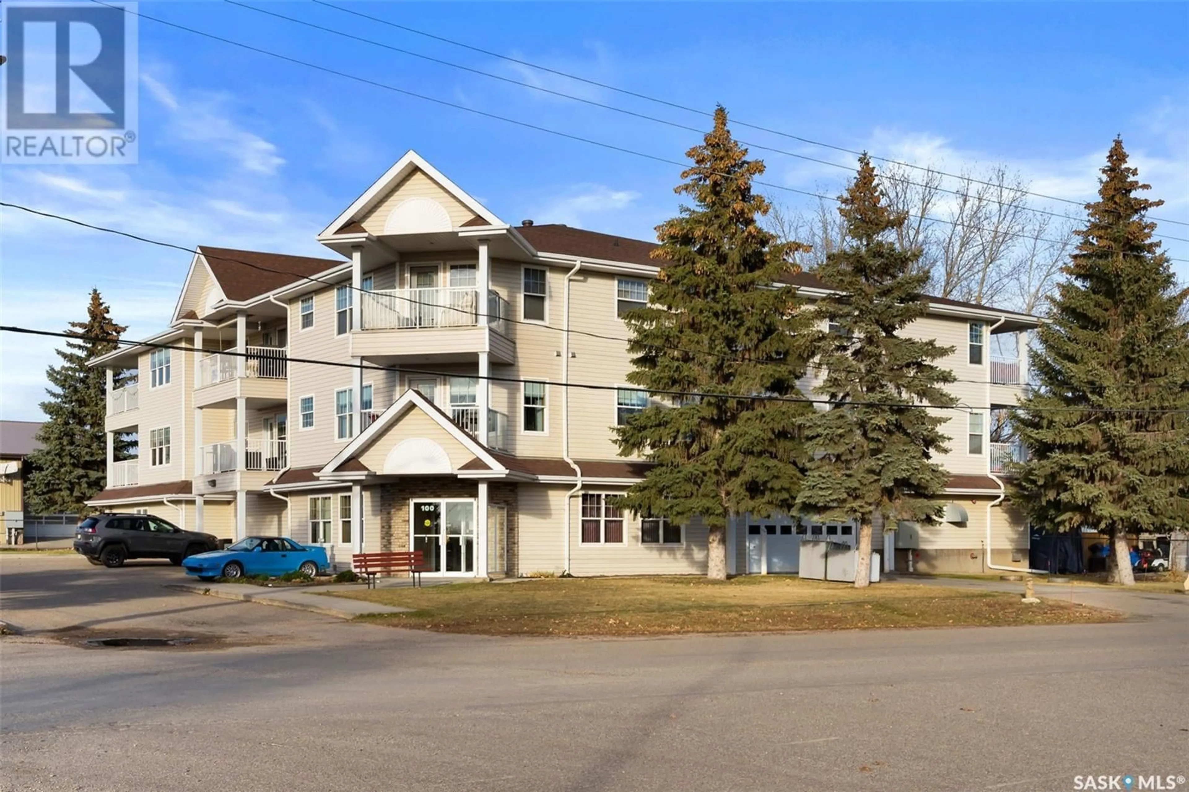 A pic from exterior of the house or condo, the front or back of building for 303 100 5th AVENUE, Regina Beach Saskatchewan S0G4C0