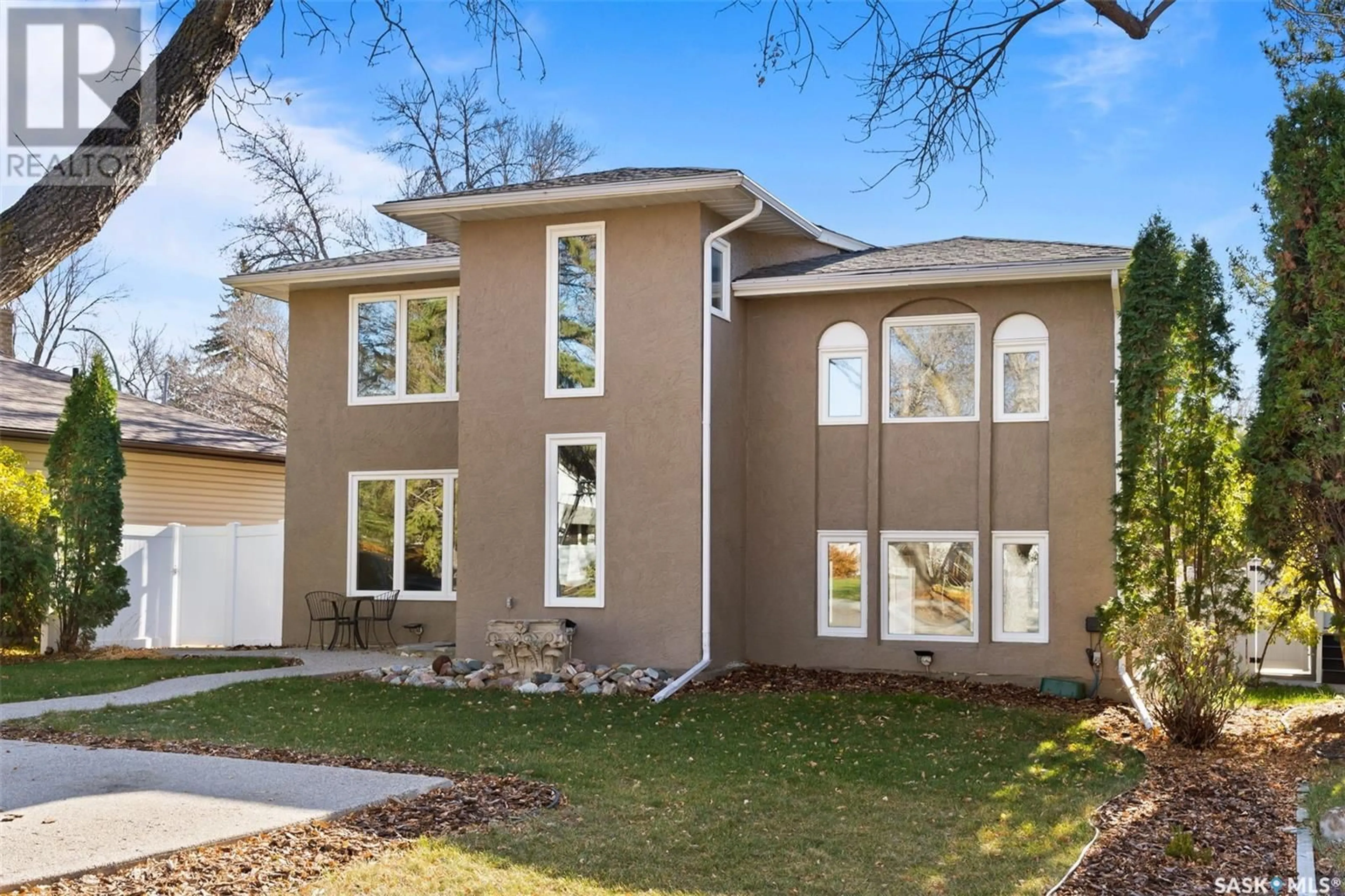 Frontside or backside of a home, cottage for 2807 Assiniboine AVENUE, Regina Saskatchewan S4S1E2