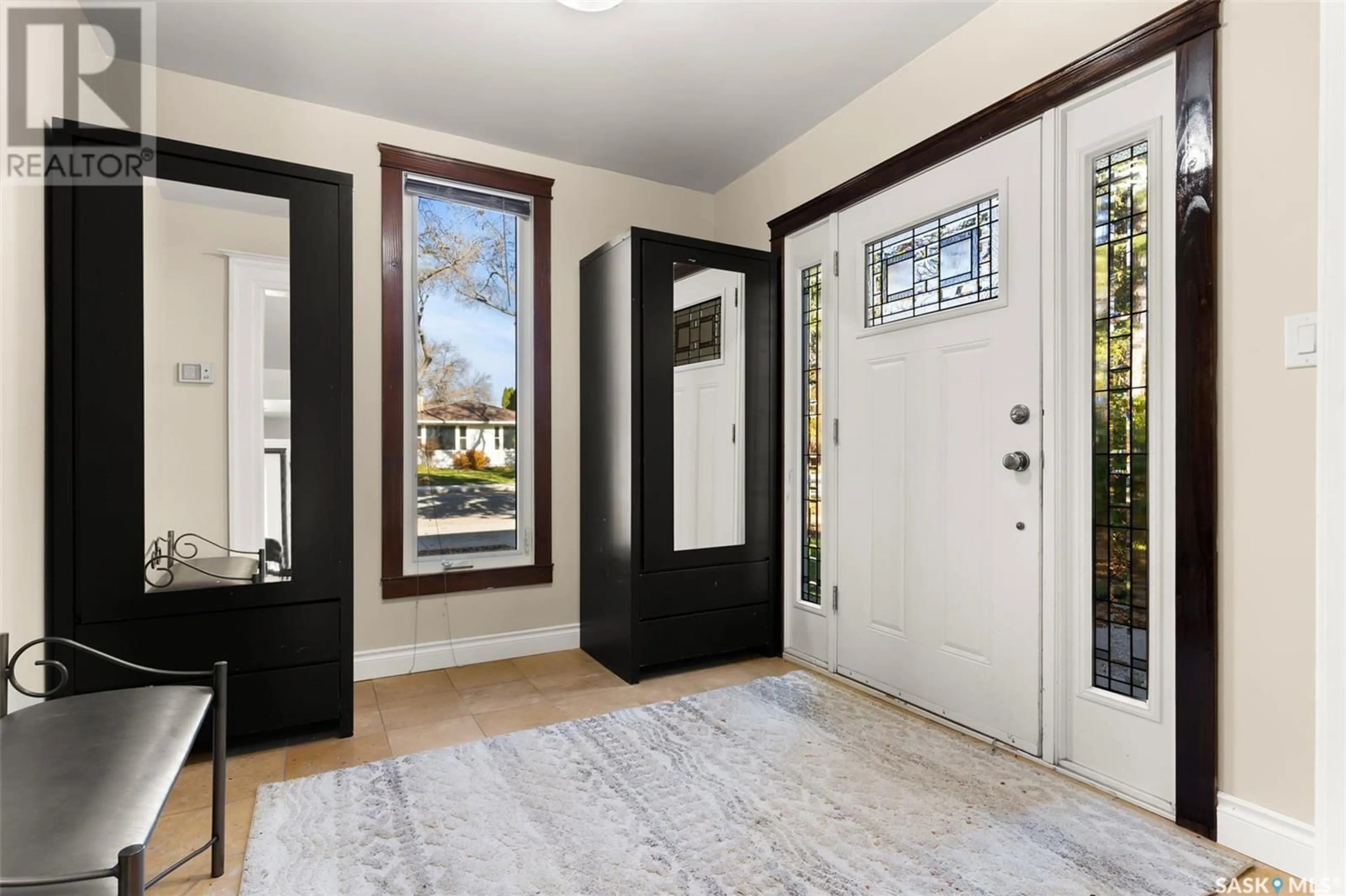 Indoor entryway, wood floors for 2807 Assiniboine AVENUE, Regina Saskatchewan S4S1E2