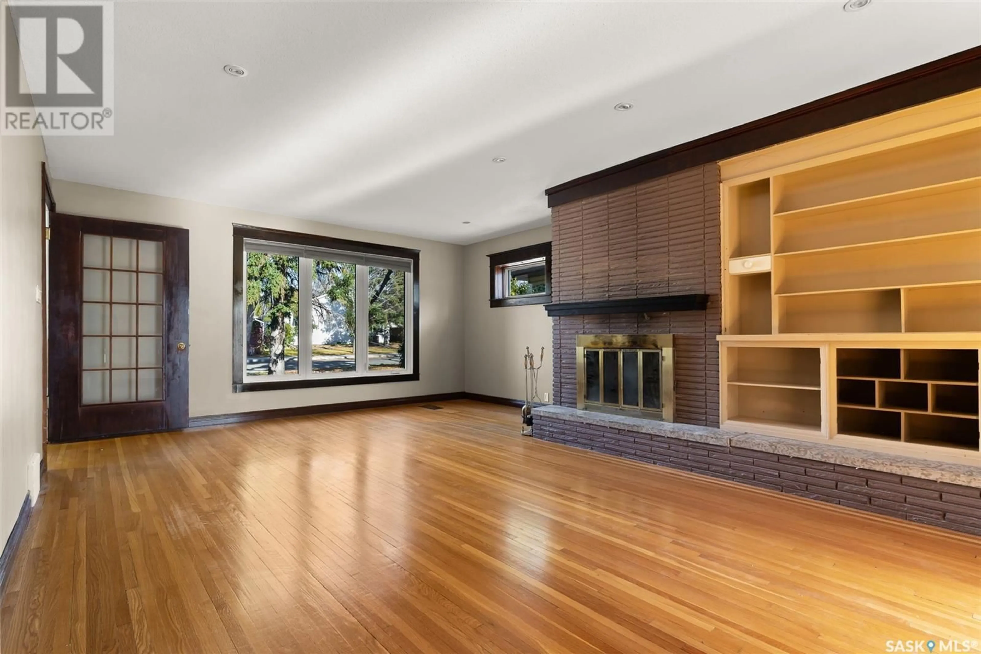 Living room, wood floors for 2807 Assiniboine AVENUE, Regina Saskatchewan S4S1E2