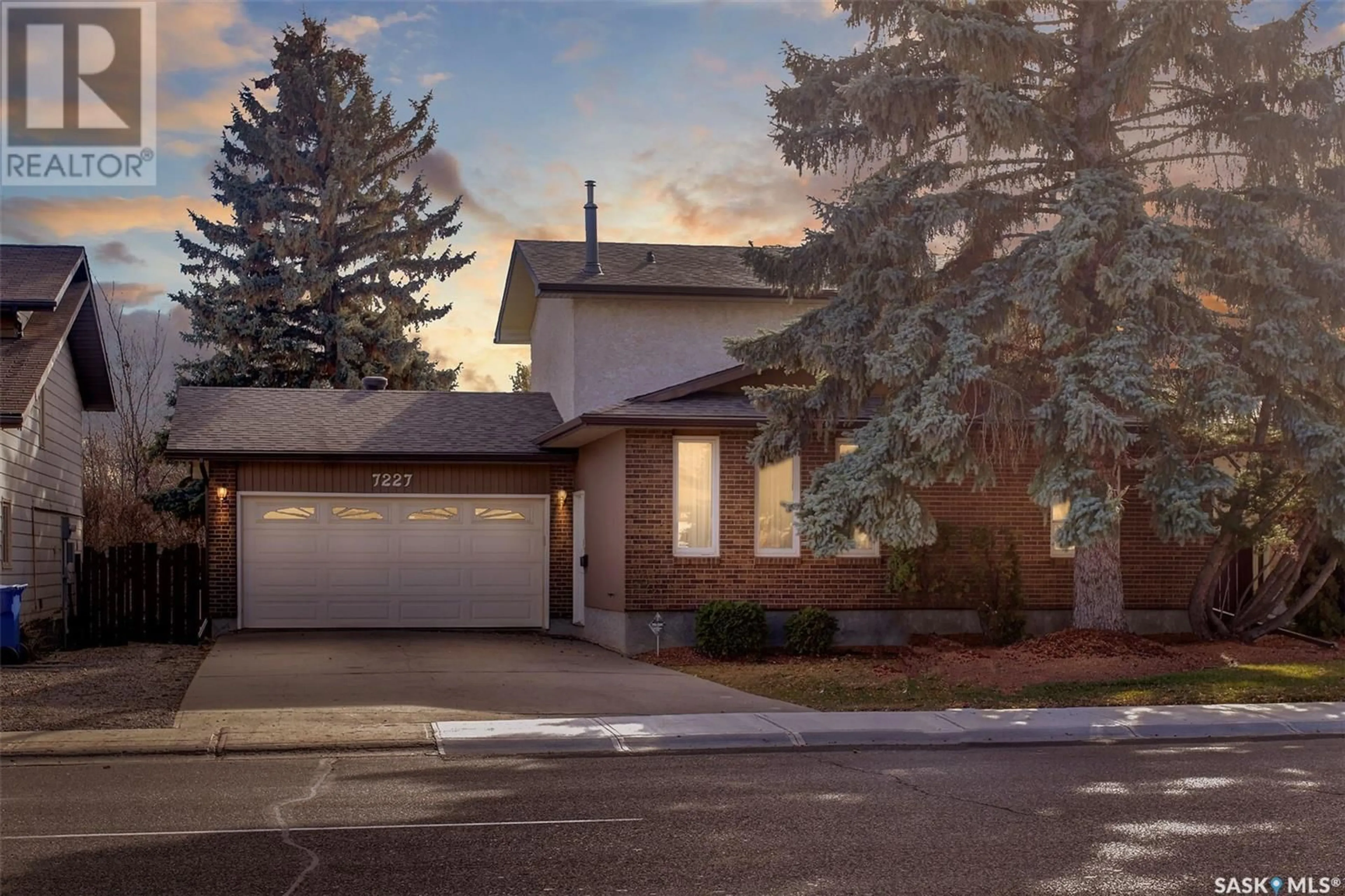 Frontside or backside of a home, the street view for 7227 Sherwood DRIVE, Regina Saskatchewan S4X2V6