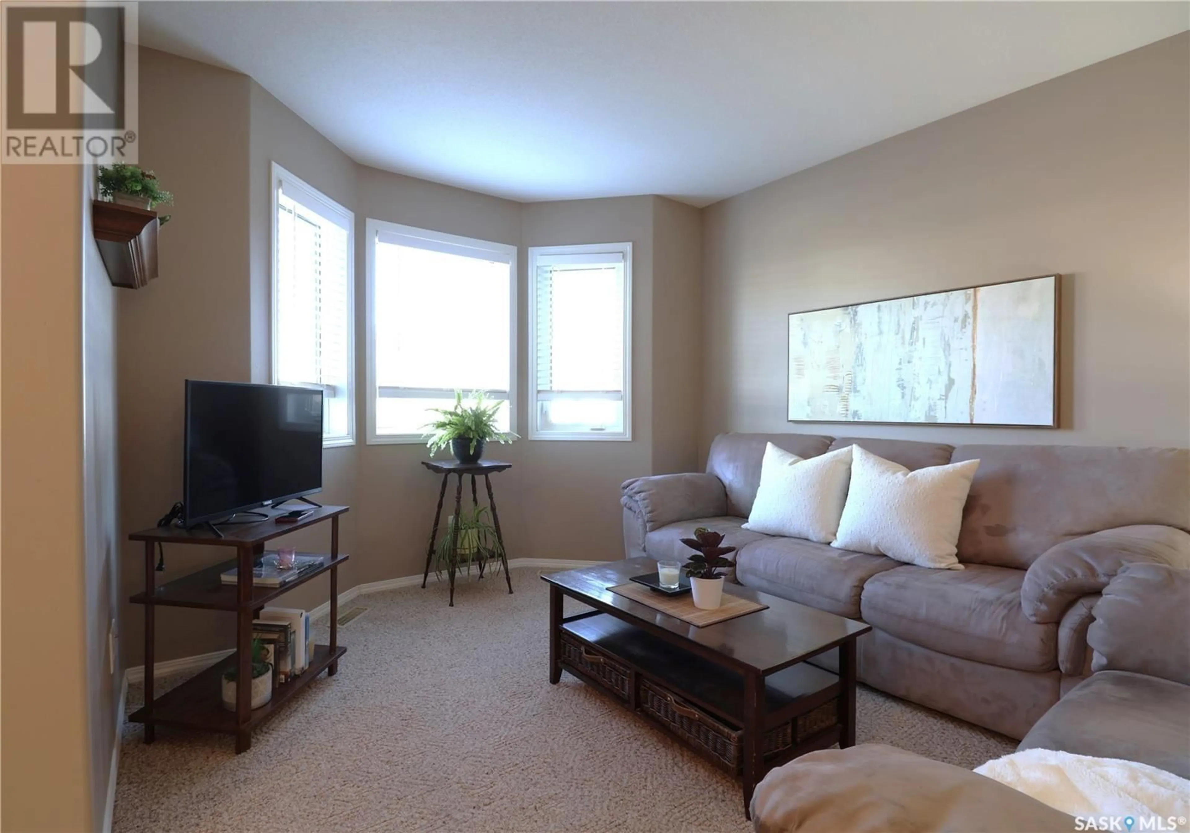 Living room, wood floors for 34 4030 Buckingham DRIVE E, Regina Saskatchewan S4V3A9