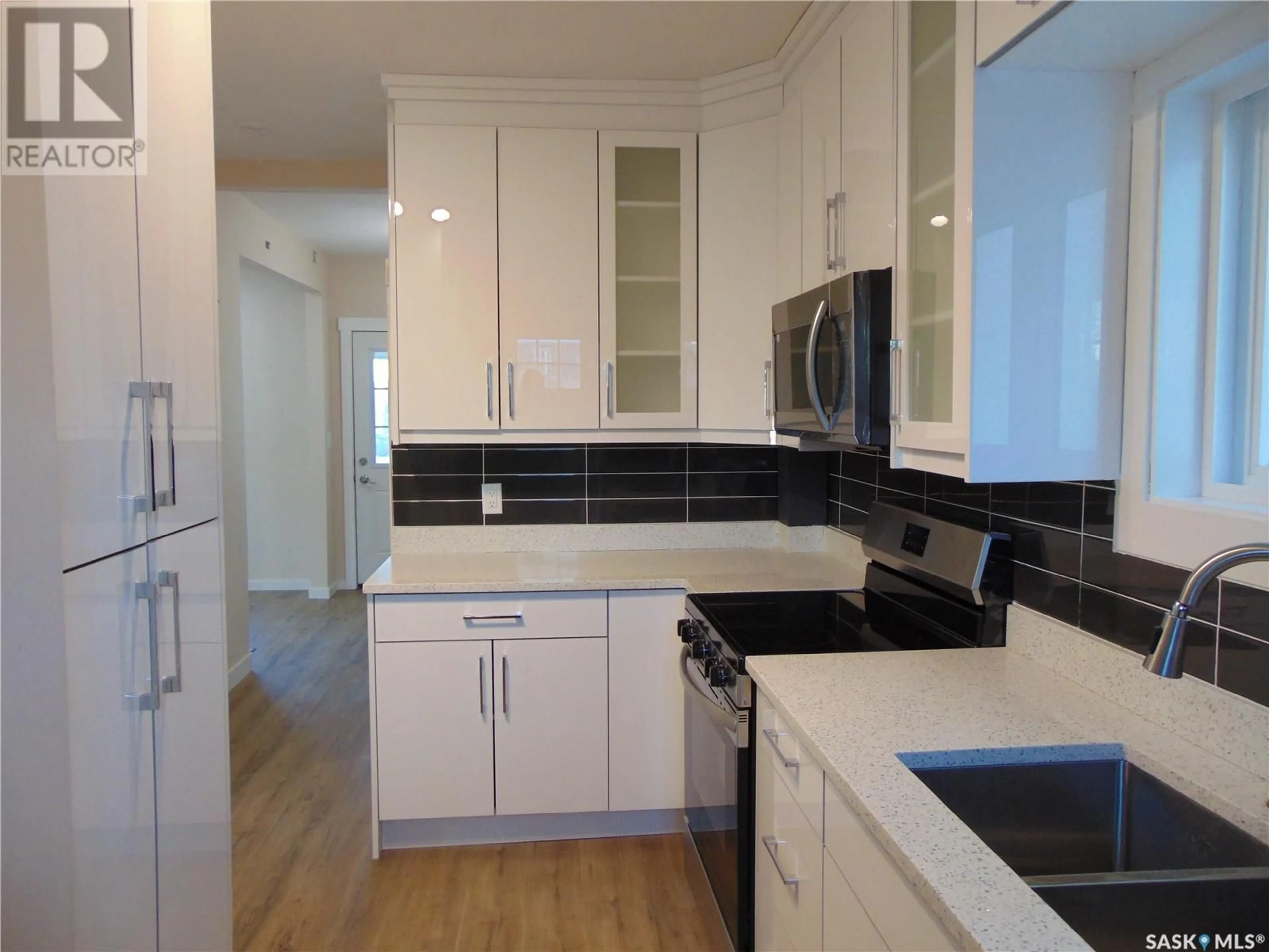 Standard kitchen, wood floors for 405 D AVENUE S, Saskatoon Saskatchewan S7M1R3