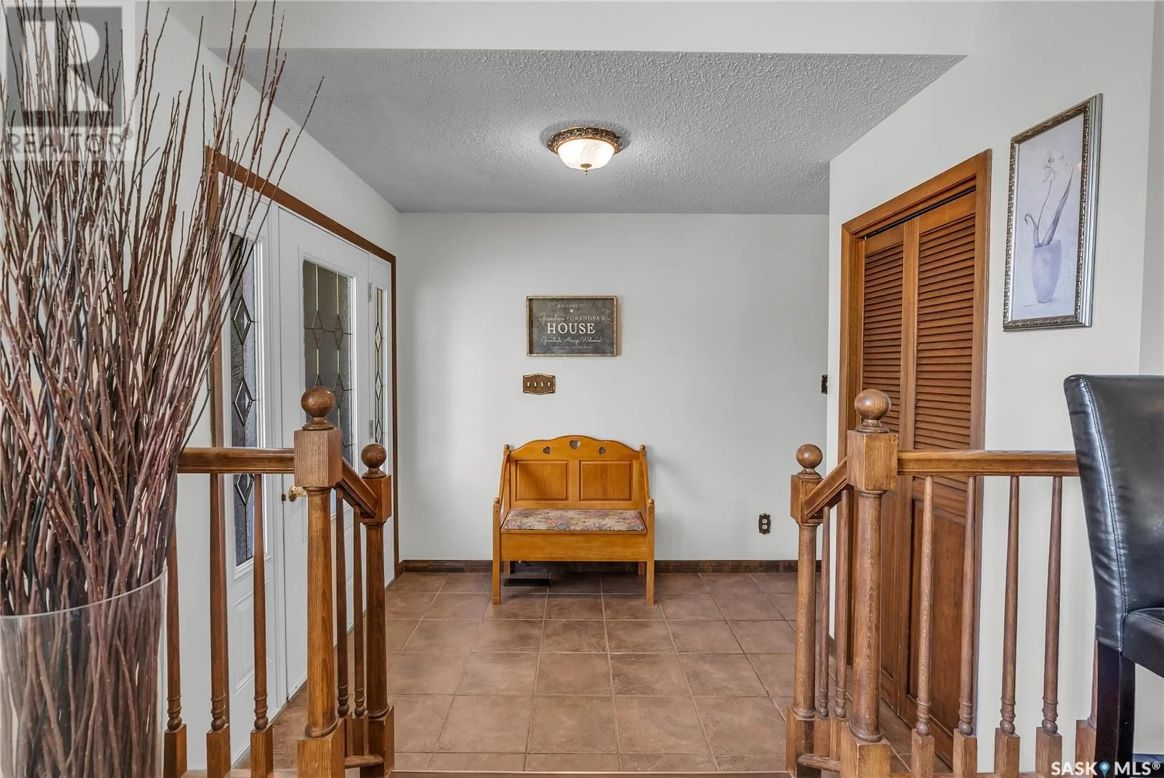 Indoor foyer, wood floors for 122 Meglund PLACE, Saskatoon Saskatchewan S7H4Z7