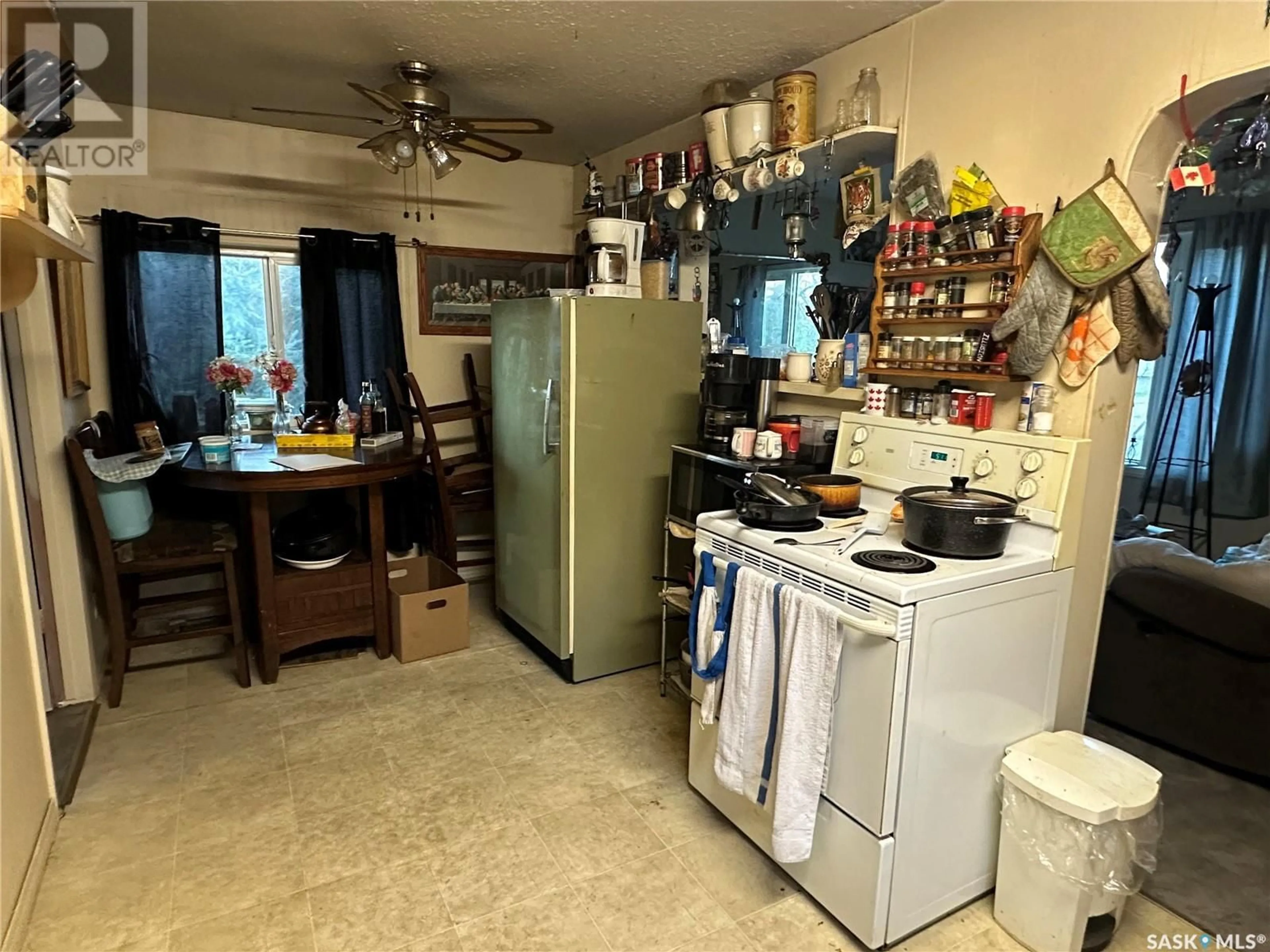 Standard kitchen, unknown for 1937 14TH STREET, Prince Albert Saskatchewan S6V3P3