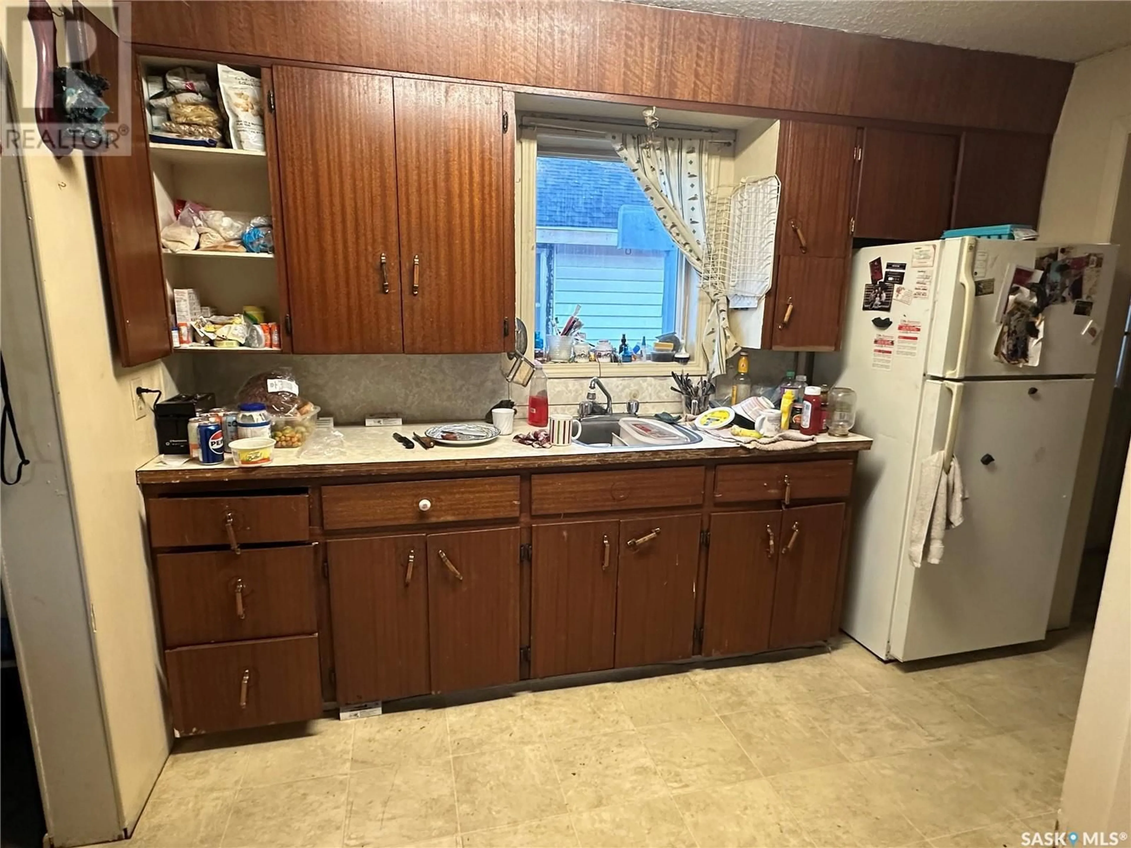 Standard kitchen, unknown for 1937 14TH STREET, Prince Albert Saskatchewan S6V3P3