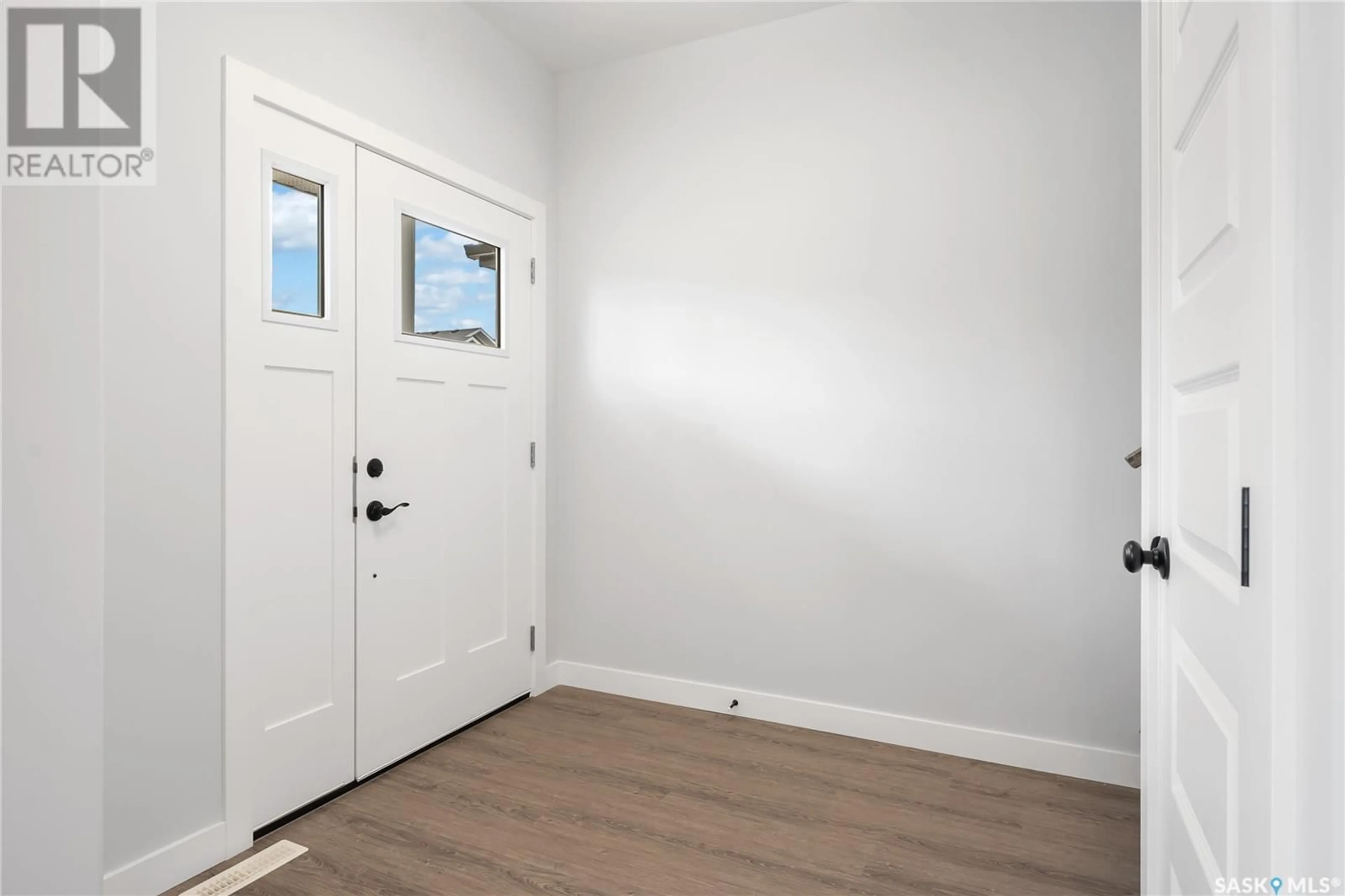 Indoor entryway, wood floors for 5500 Nicholson AVENUE, Regina Saskatchewan S4V4B4