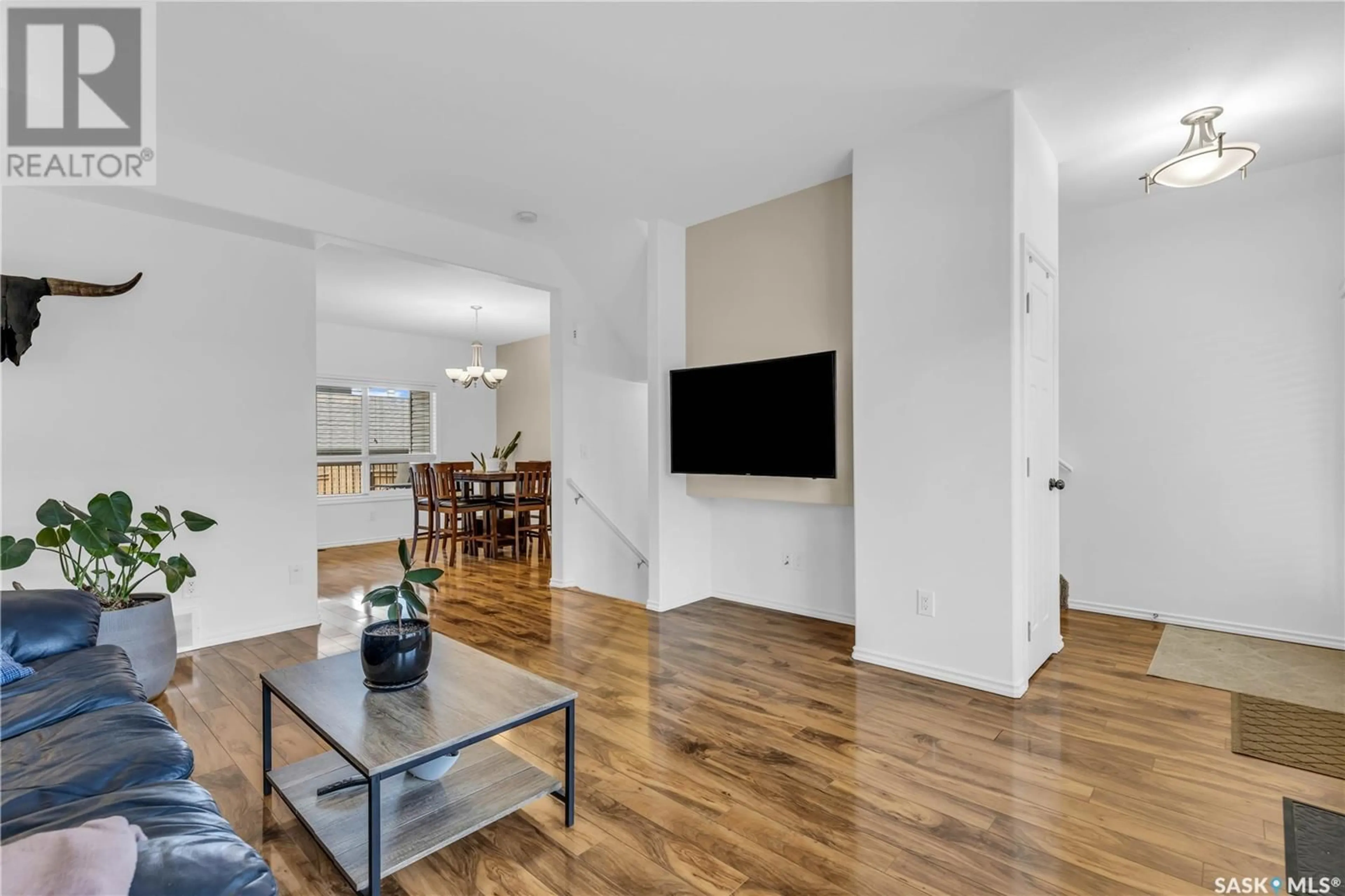 Living room, wood floors for 287 Willowgrove LANE, Saskatoon Saskatchewan S7W0H5