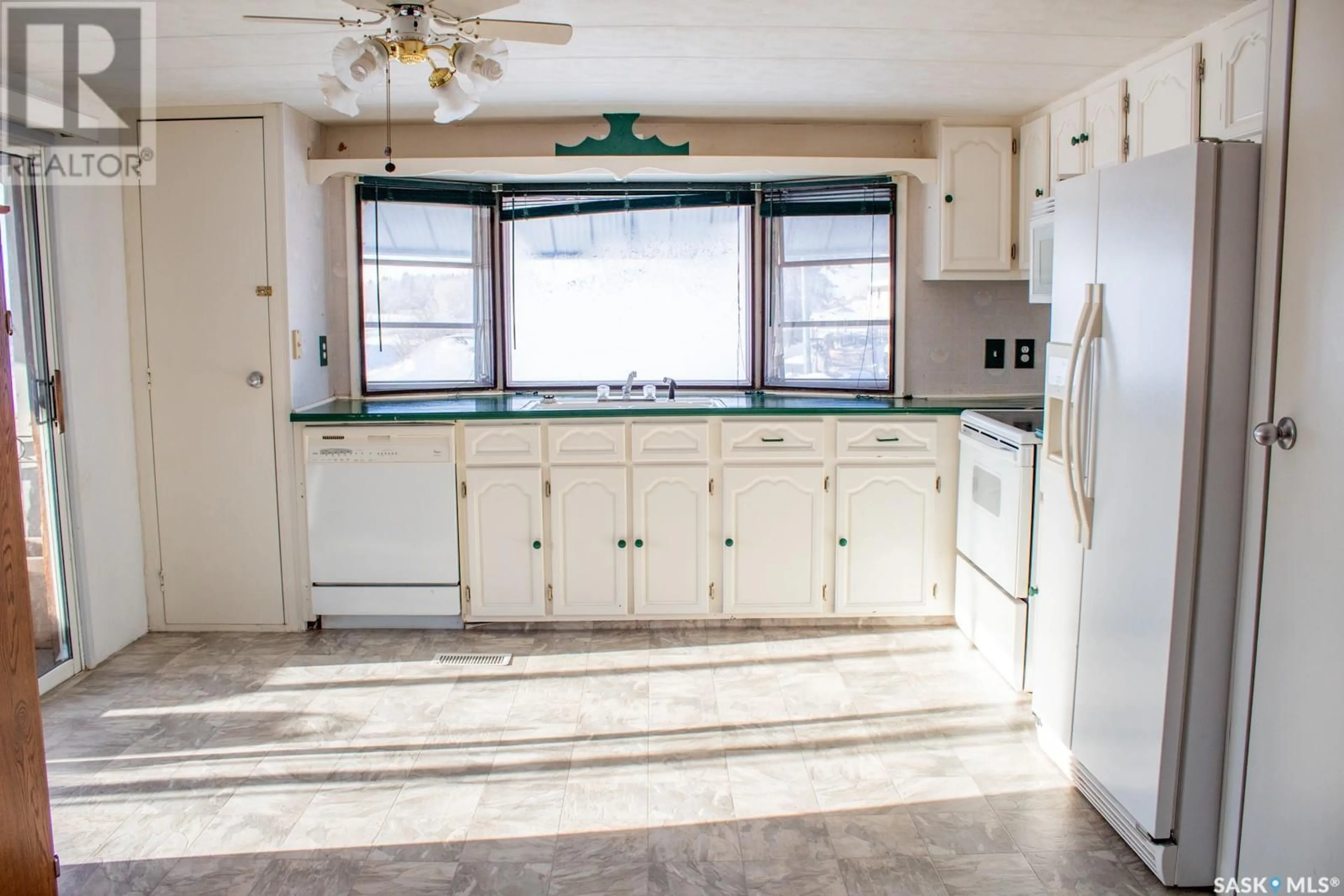 Standard kitchen, ceramic/tile floor for 218 5th AVENUE S, Melfort Saskatchewan S0E1A0