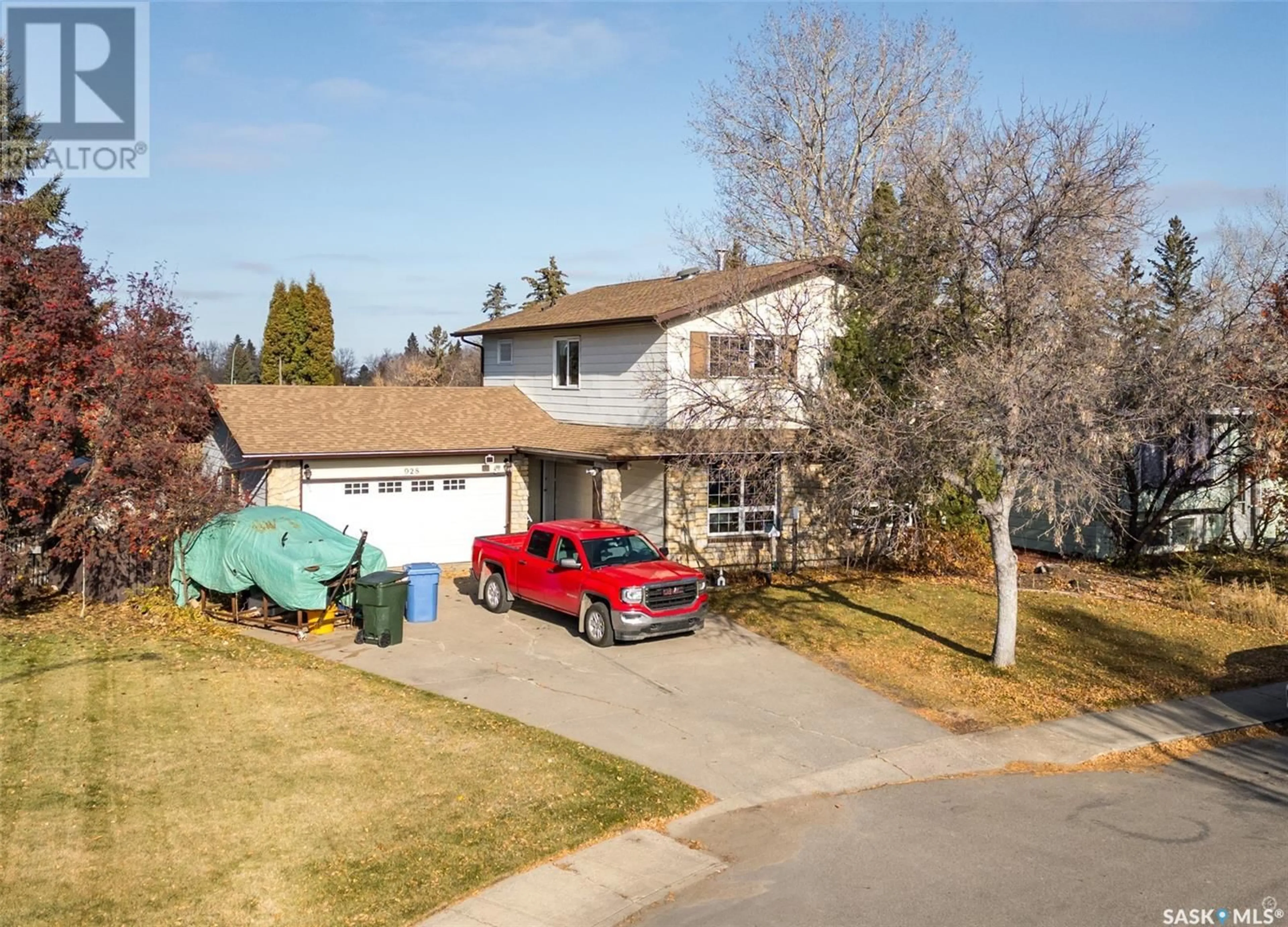 Frontside or backside of a home, the street view for 928 Sanderson CRESCENT, Prince Albert Saskatchewan S6V6L1