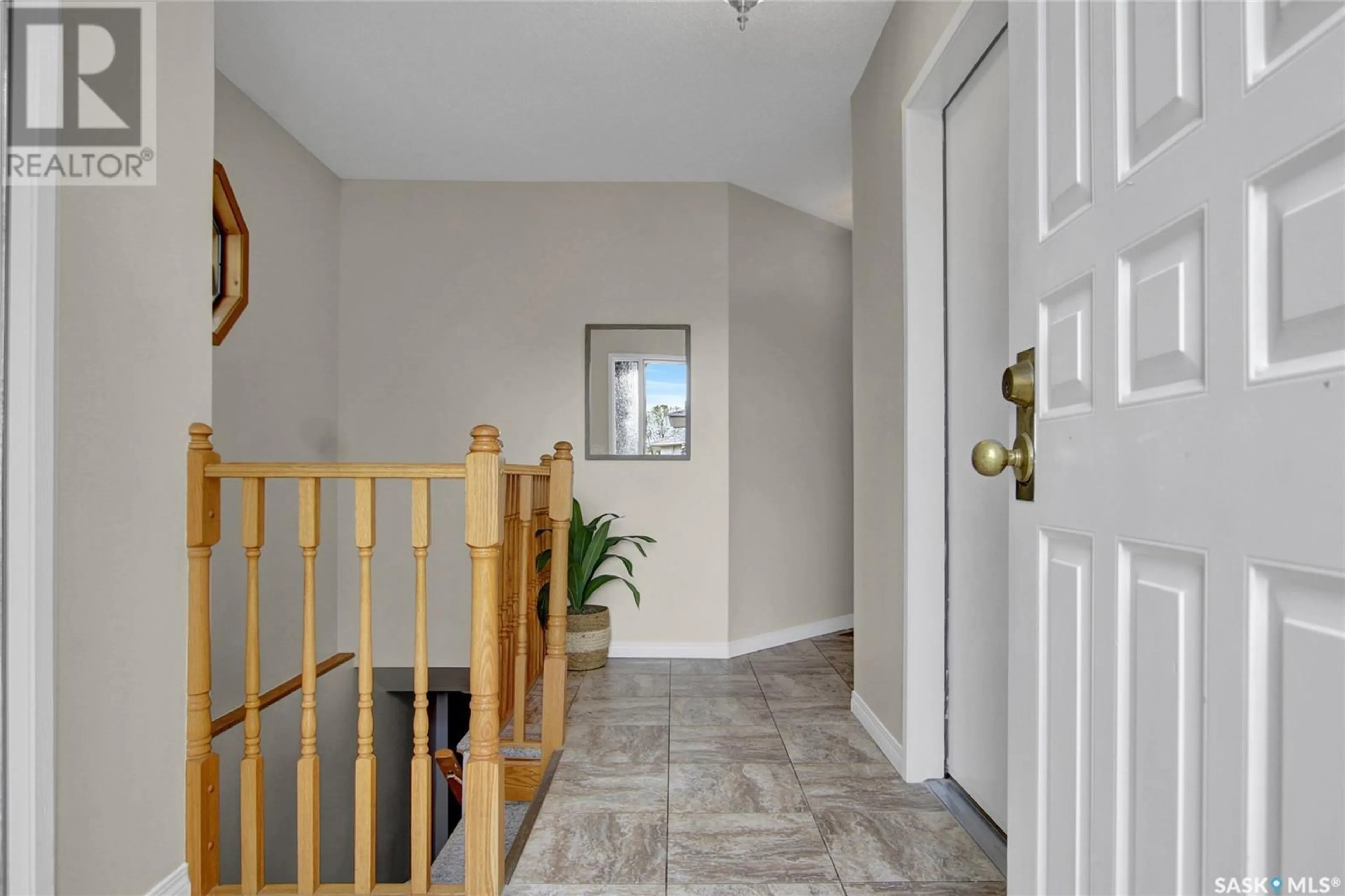 Indoor entryway, wood floors for 46 Greensboro DRIVE, Regina Saskatchewan S4S7G1