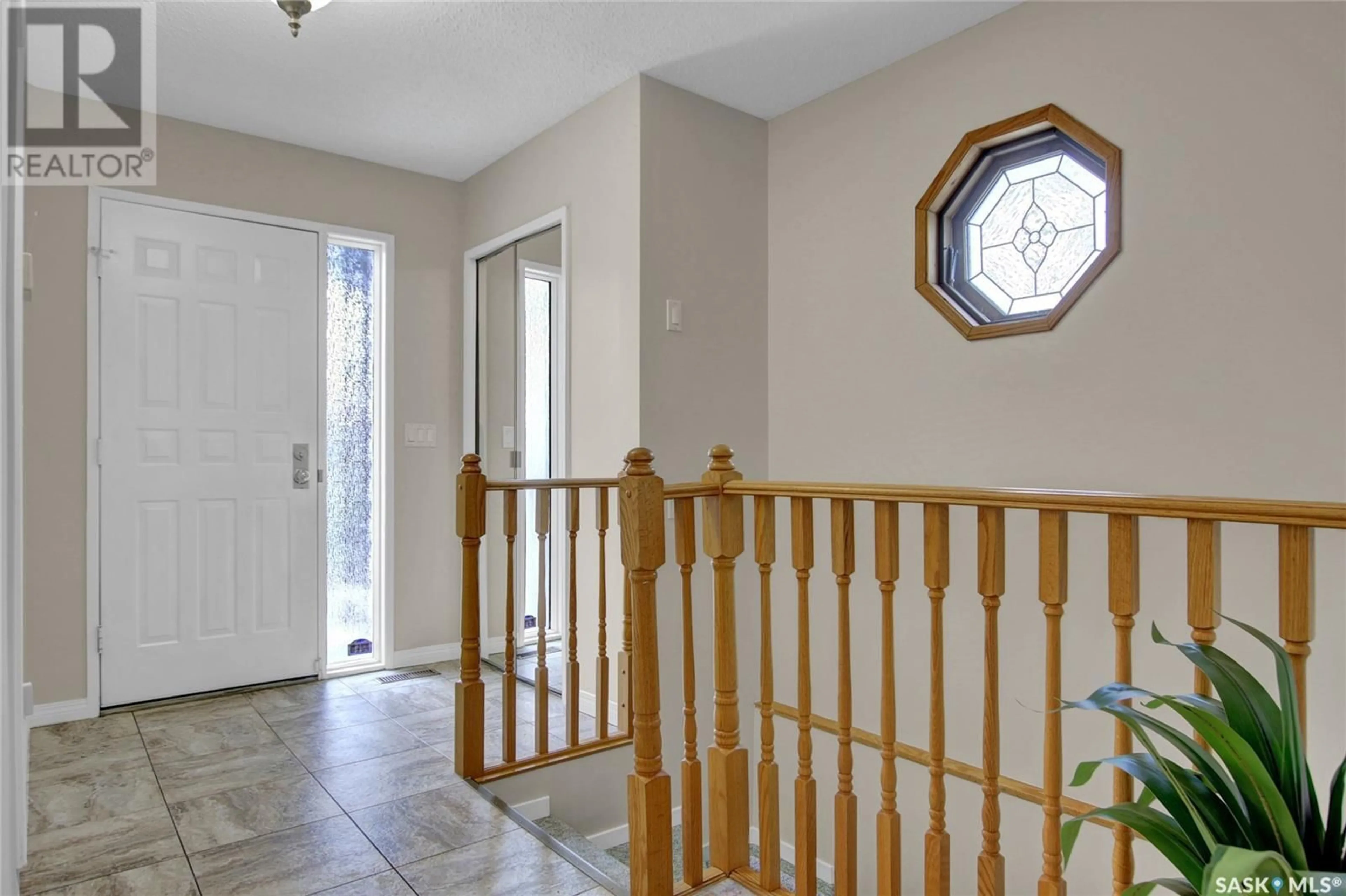 Indoor entryway, wood floors for 46 Greensboro DRIVE, Regina Saskatchewan S4S7G1