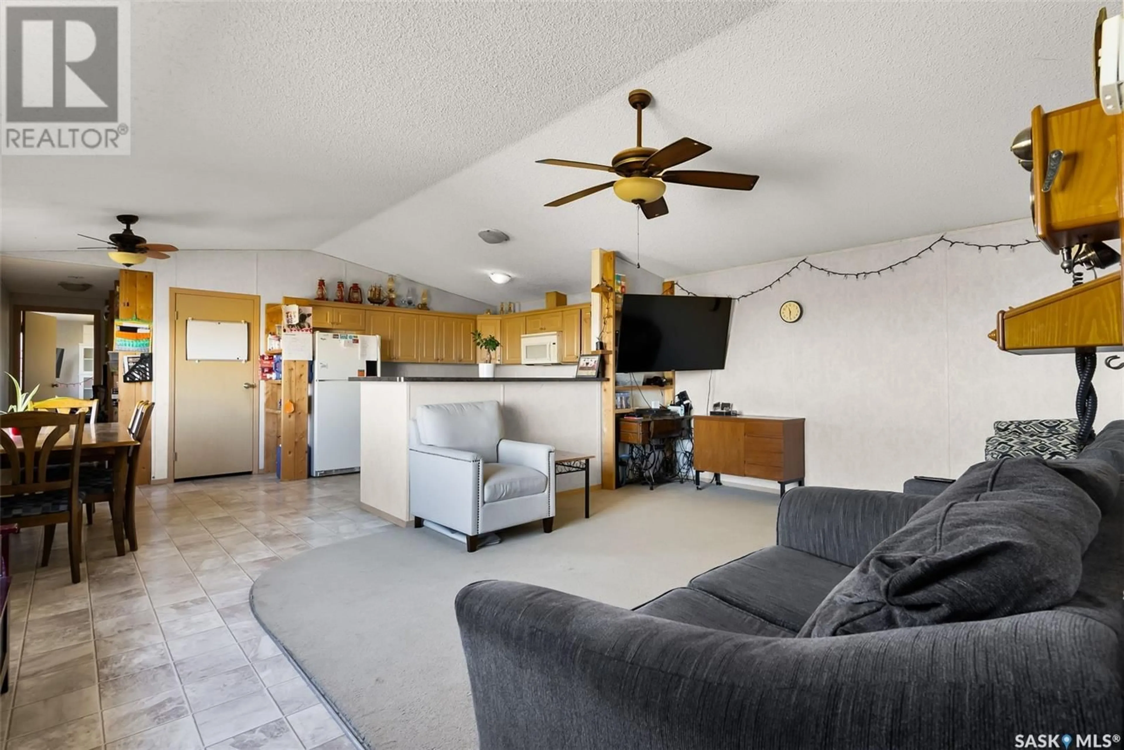 Living room, carpet floors for Sweetgrass Acreage, Sarnia Rm No. 221 Saskatchewan S0G2H0