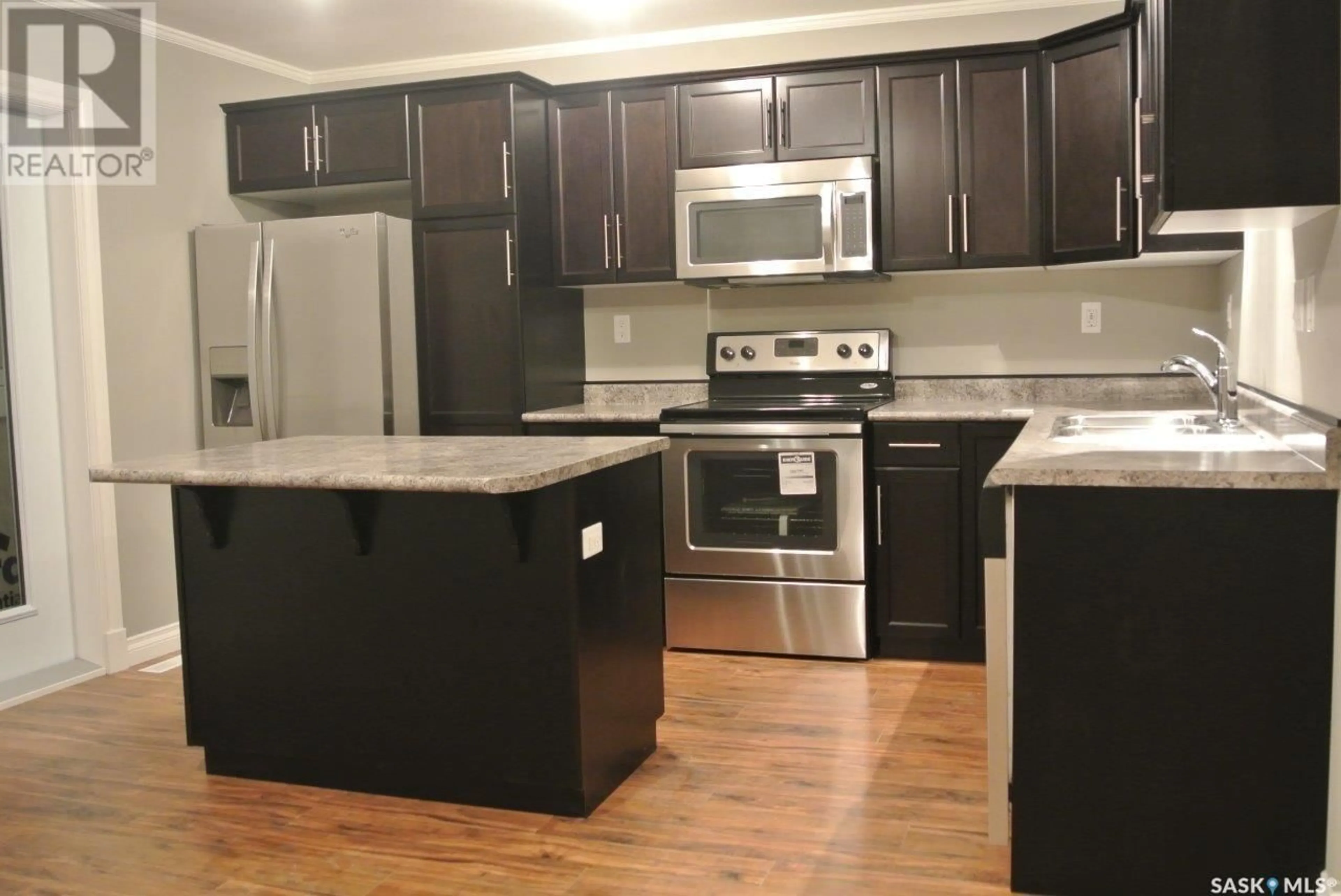 Standard kitchen, wood floors, cottage for 21 10 Clark DRIVE, Kindersley Saskatchewan S0L1S3