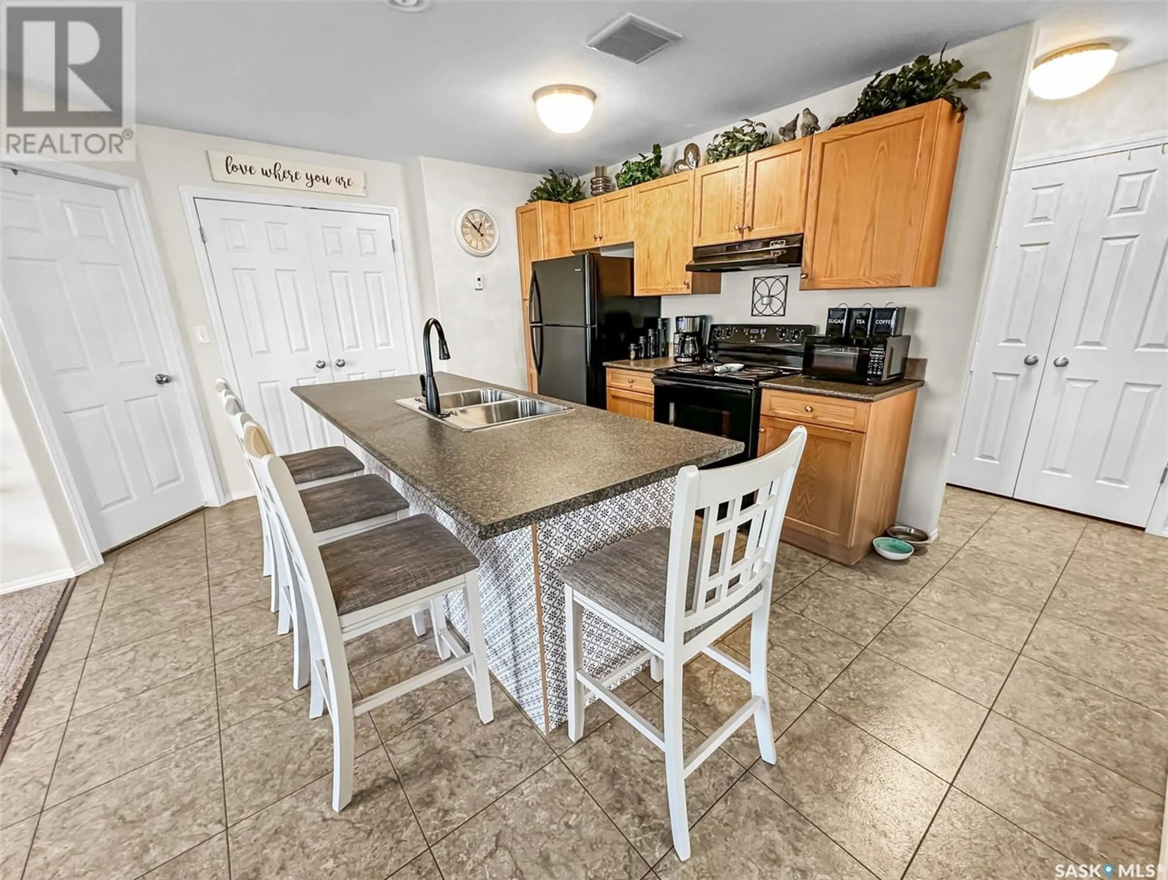 Standard kitchen, ceramic floors, cottage for 11 1275 South Railway STREET E, Swift Current Saskatchewan S9H5P3