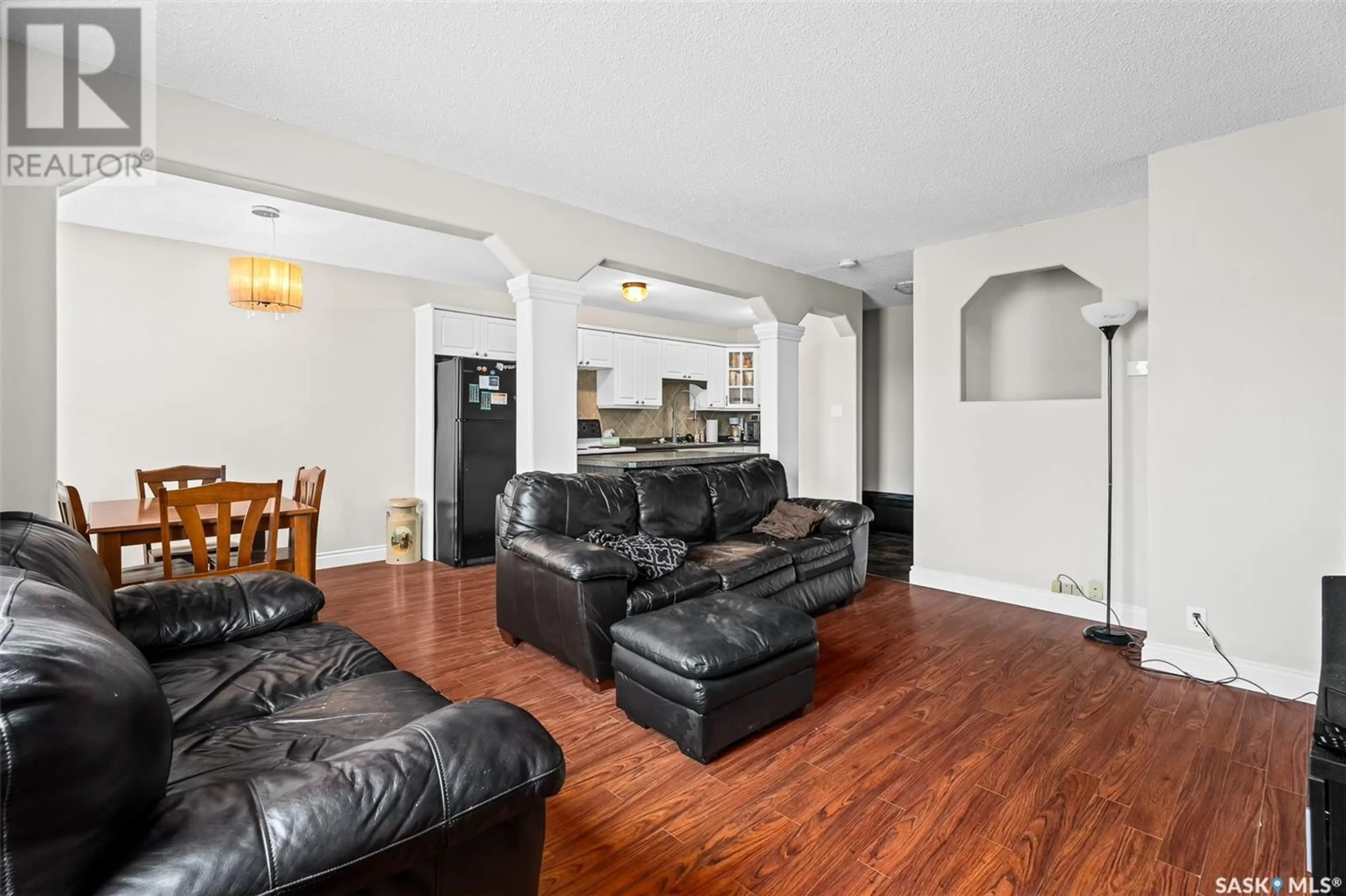 Living room, wood floors for 6 1292 D Gordon ROAD, Moose Jaw Saskatchewan S6H3E5