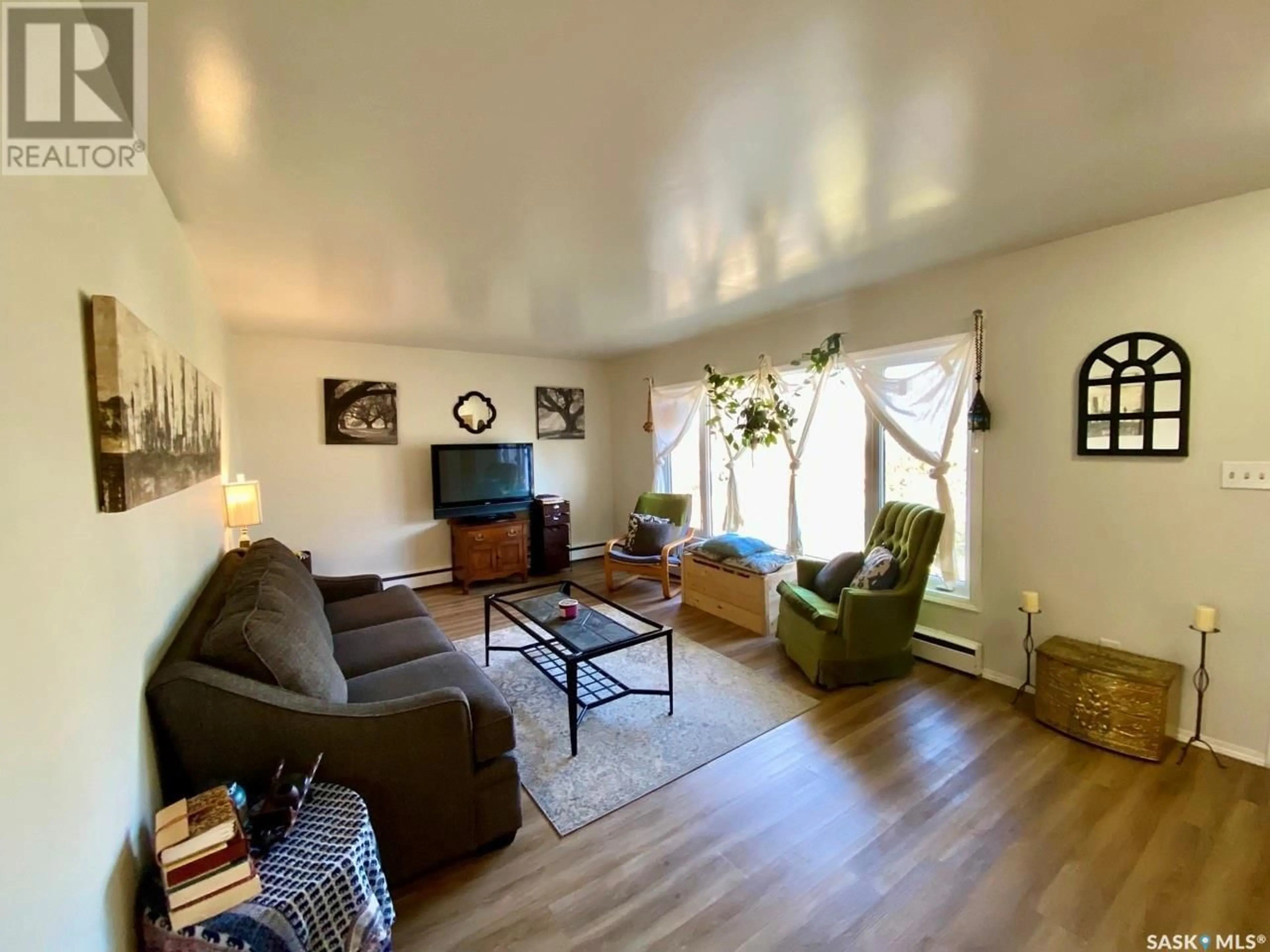 Living room, wood floors for 503 5th STREET, Frobisher Saskatchewan S0C0Y0