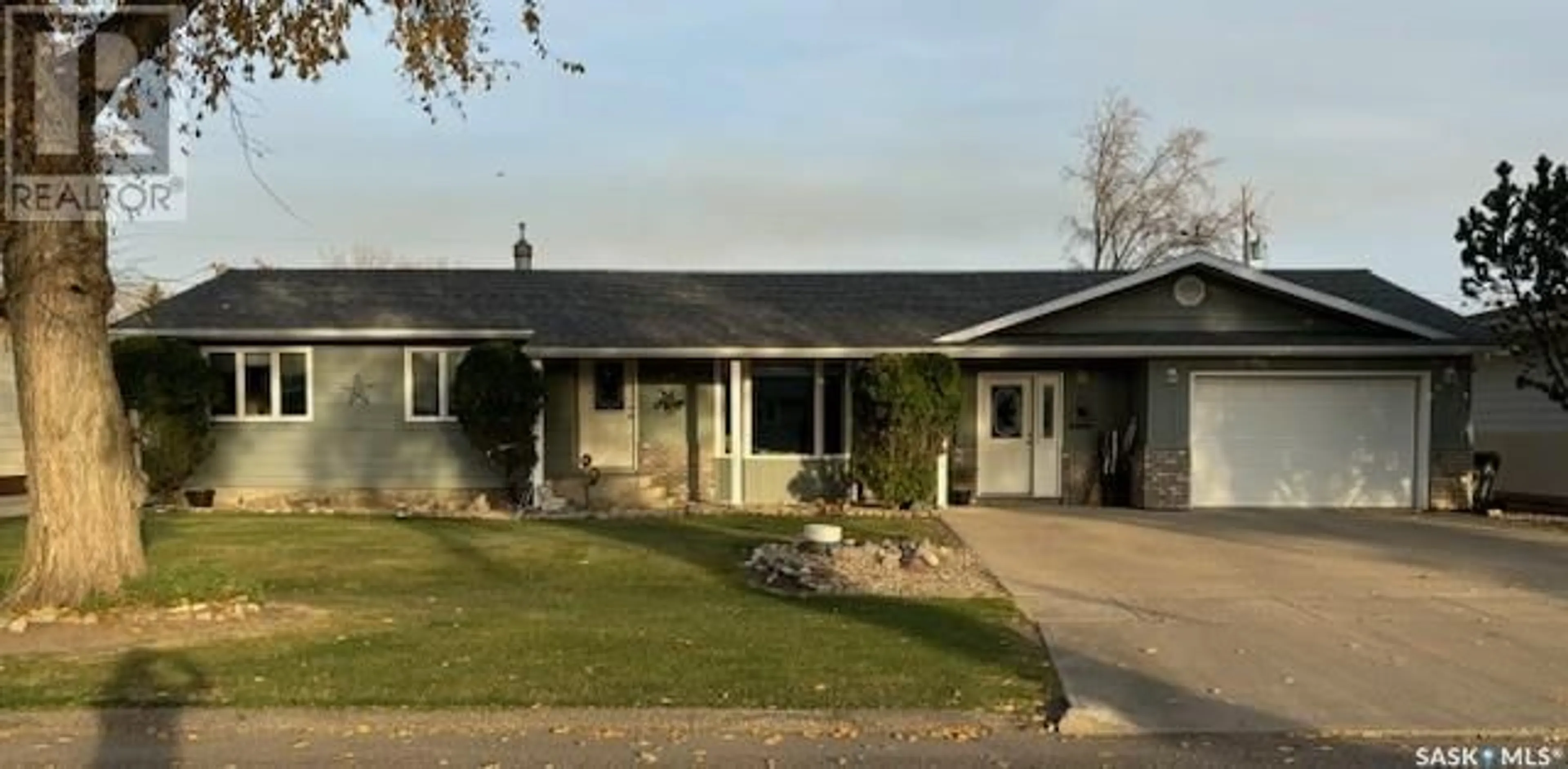 Frontside or backside of a home, cottage for 142 Coronation DRIVE, Canora Saskatchewan S0A0L0