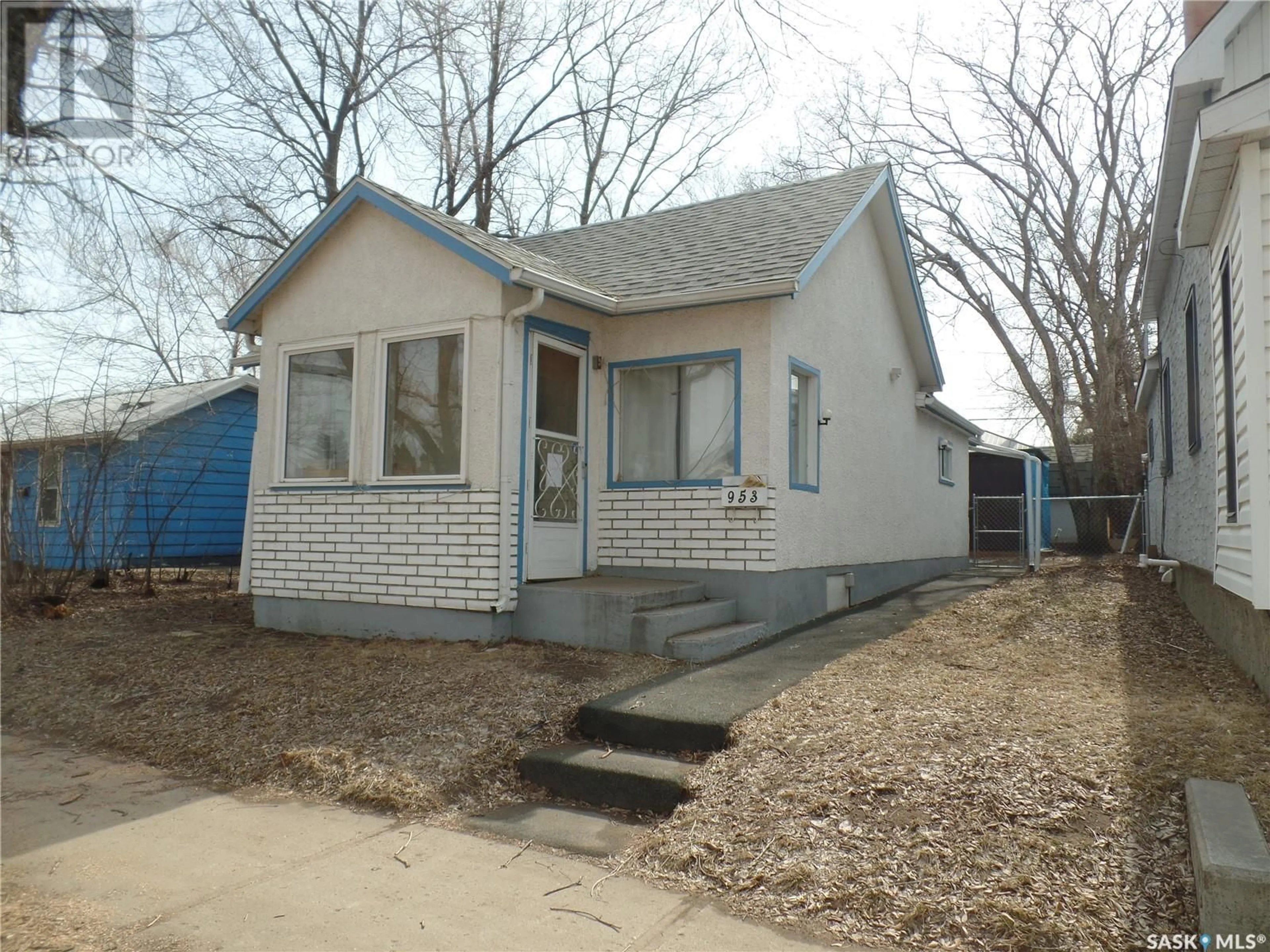 Frontside or backside of a home, cottage for 953 Iroquois STREET W, Moose Jaw Saskatchewan S6H3J7