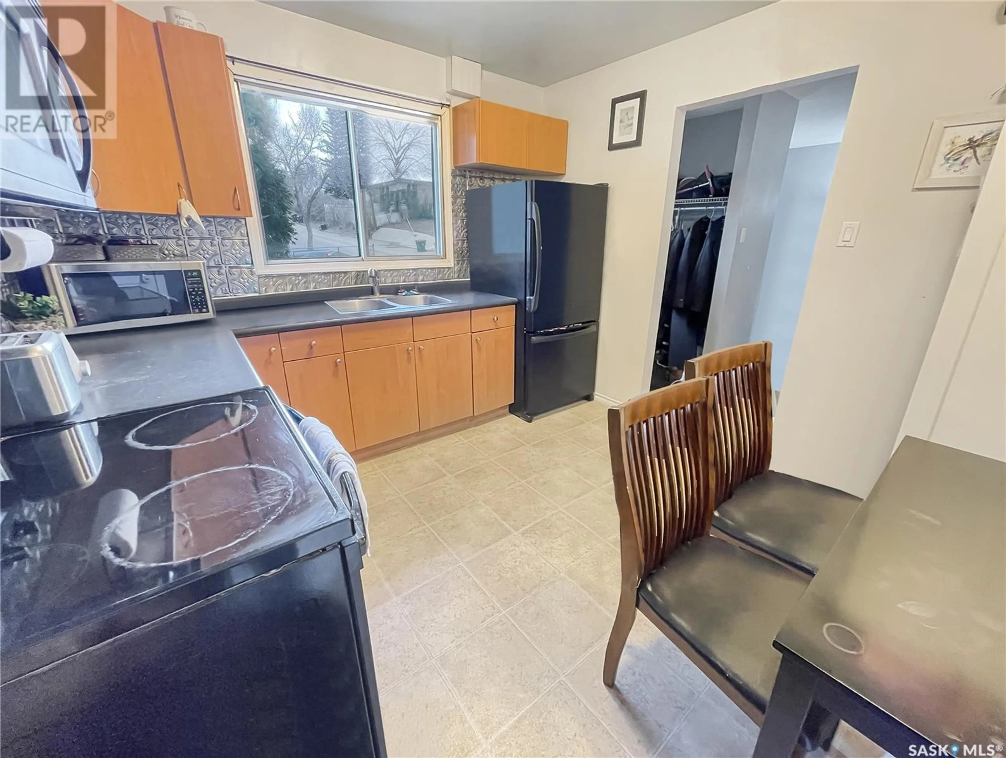 Standard kitchen, unknown floor, cottage for 1540 Bell STREET E, Swift Current Saskatchewan S9H1S7