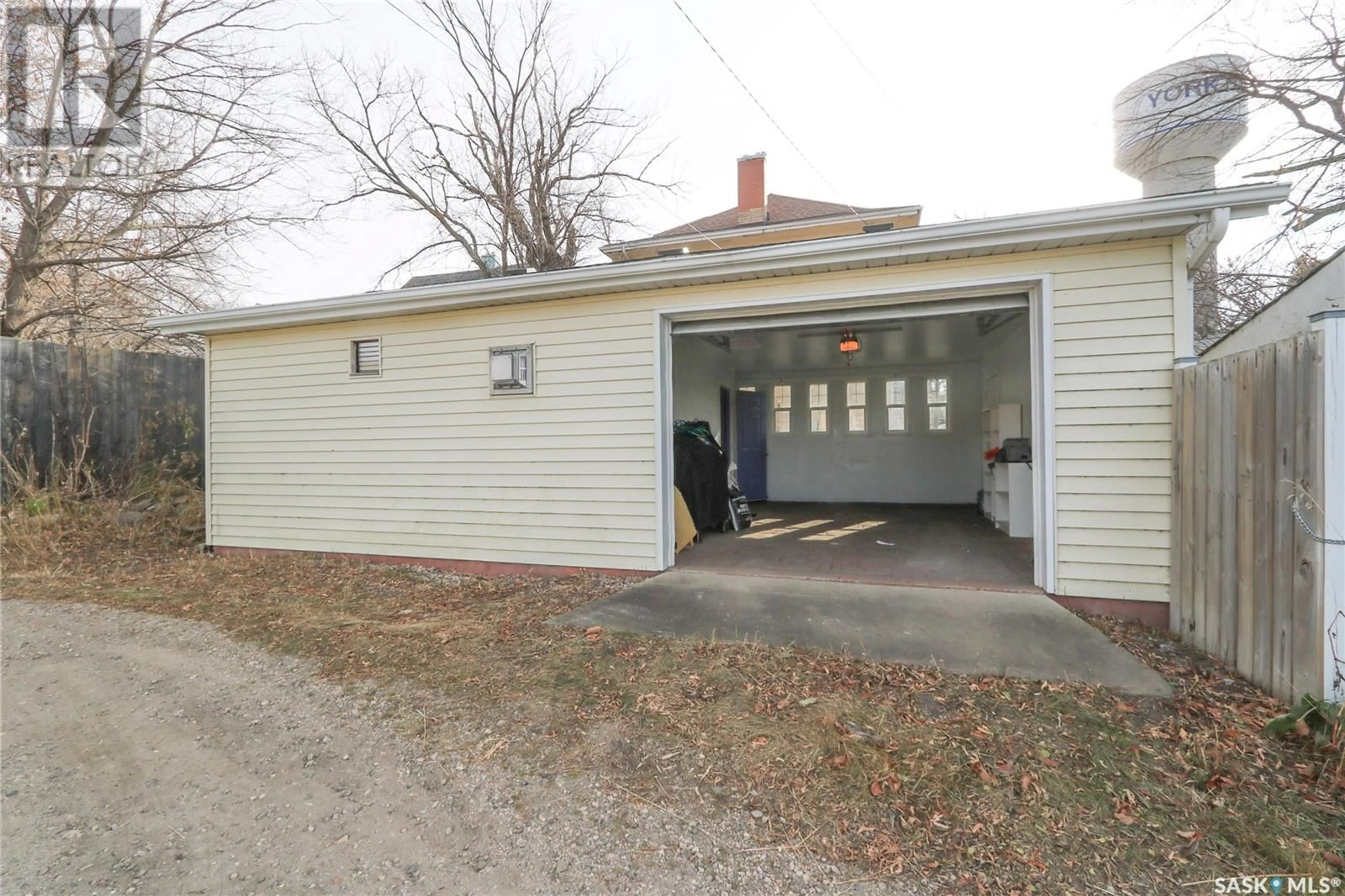 Indoor garage, cement floor for 55 Borden STREET, Yorkton Saskatchewan S3N0S4