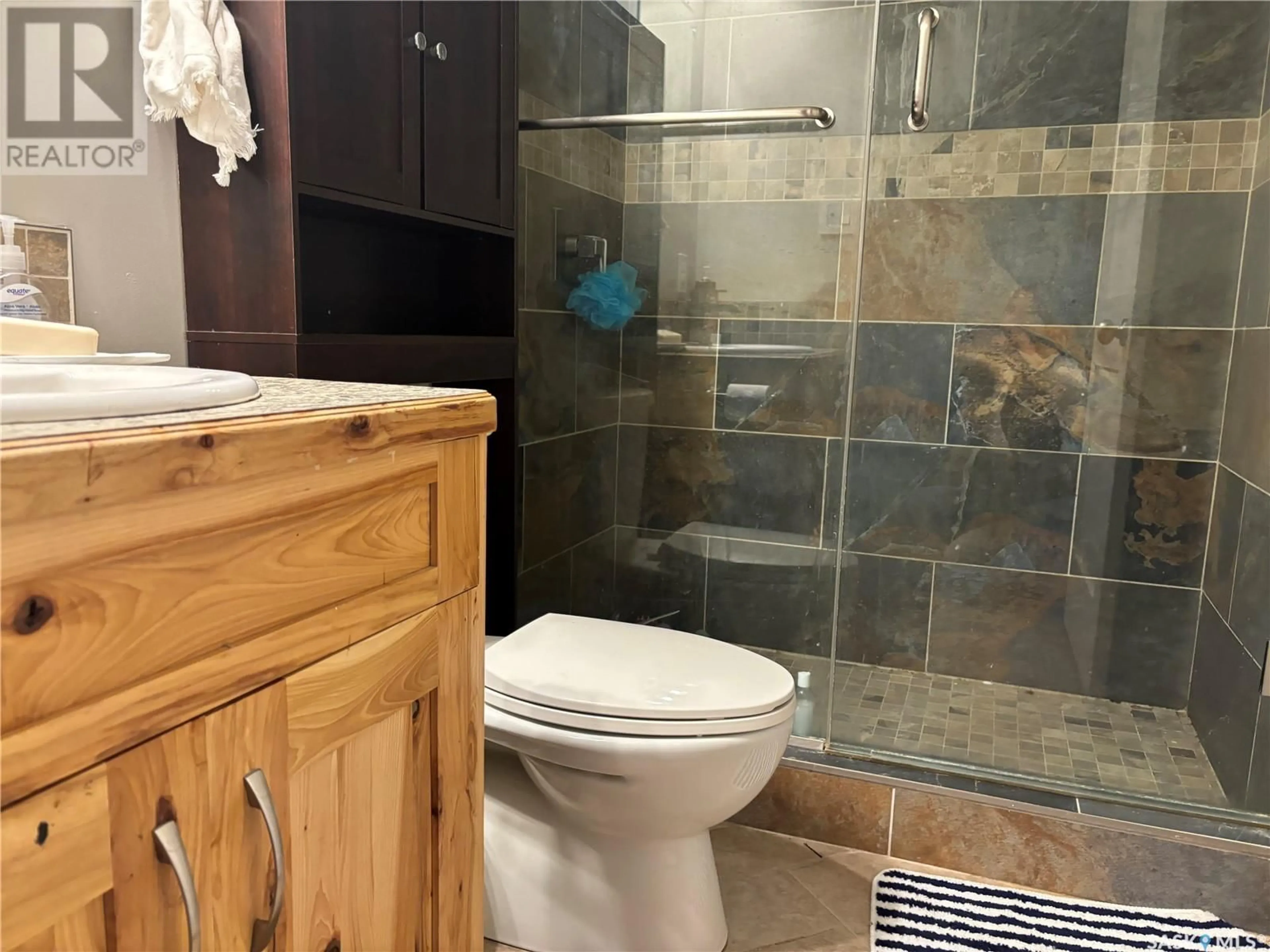 Standard bathroom, ceramic floors for 266-270 14th AVENUE NE, Swift Current Saskatchewan S9H2W7