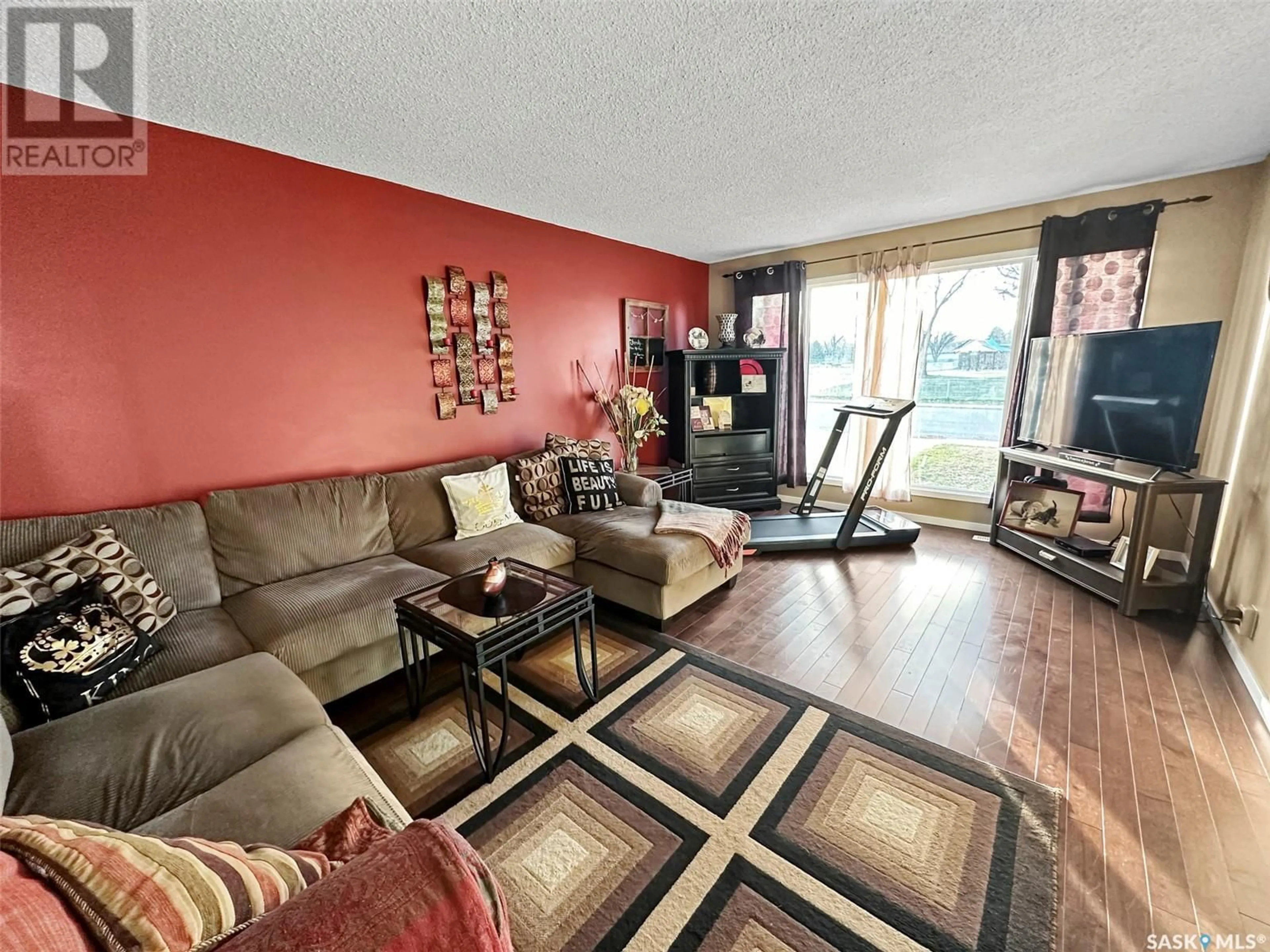 Living room, wood floors for 417 Central AVENUE S, Swift Current Saskatchewan S9H3G5