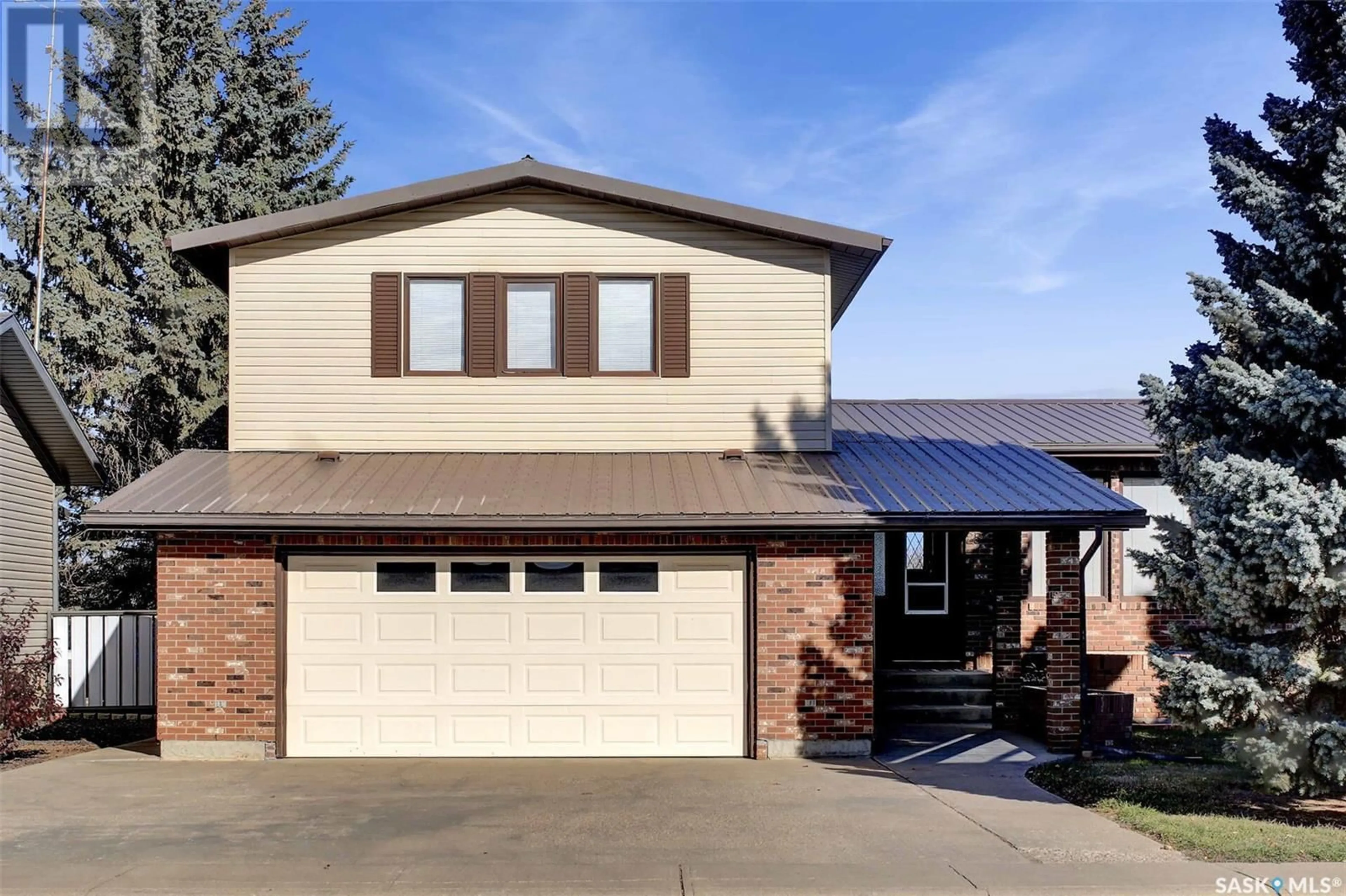 Home with brick exterior material, street for 25 MORIN CRESCENT, Gravelbourg Saskatchewan S0H1X0